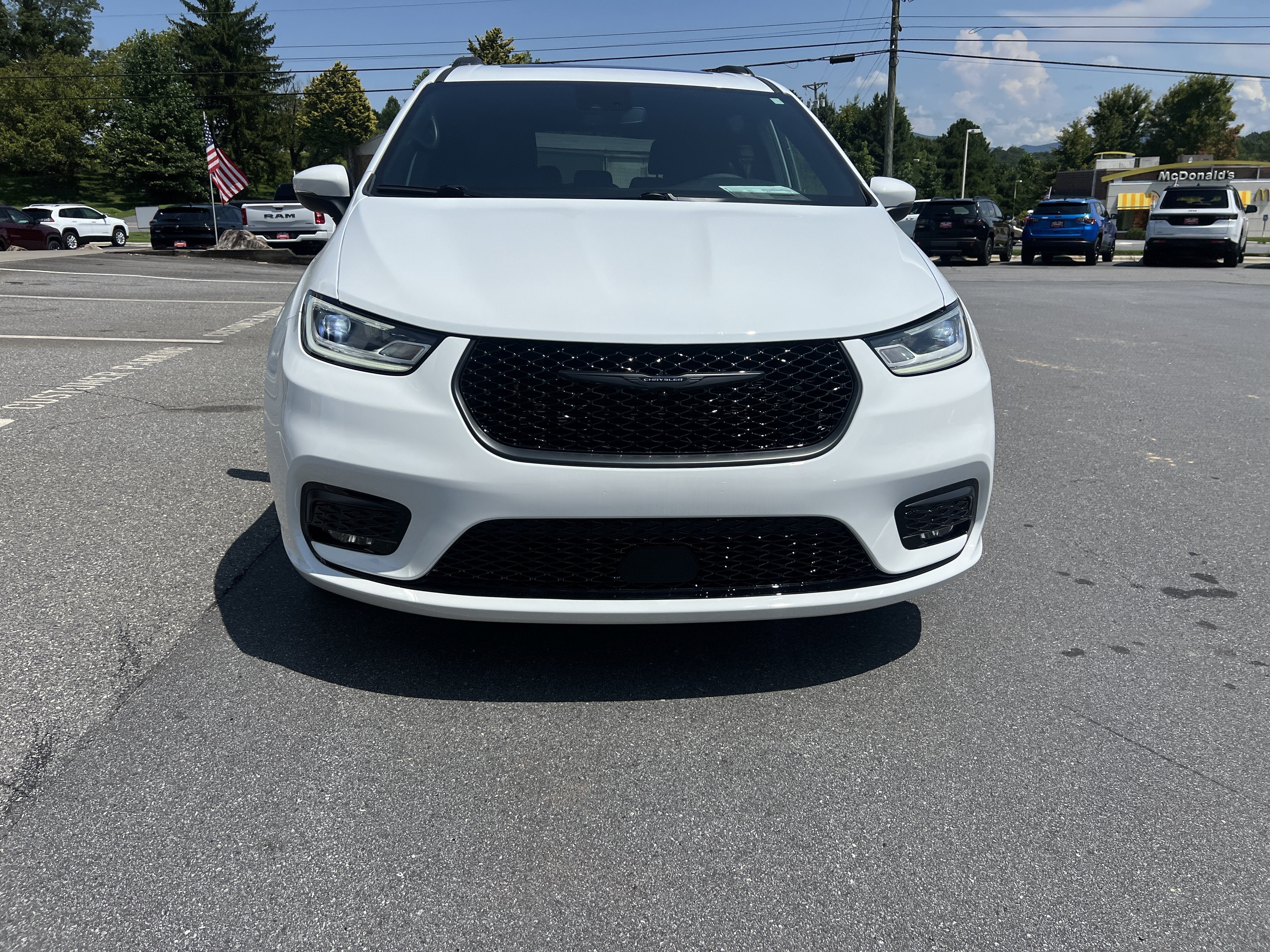 2023 Chrysler Pacifica Touring L