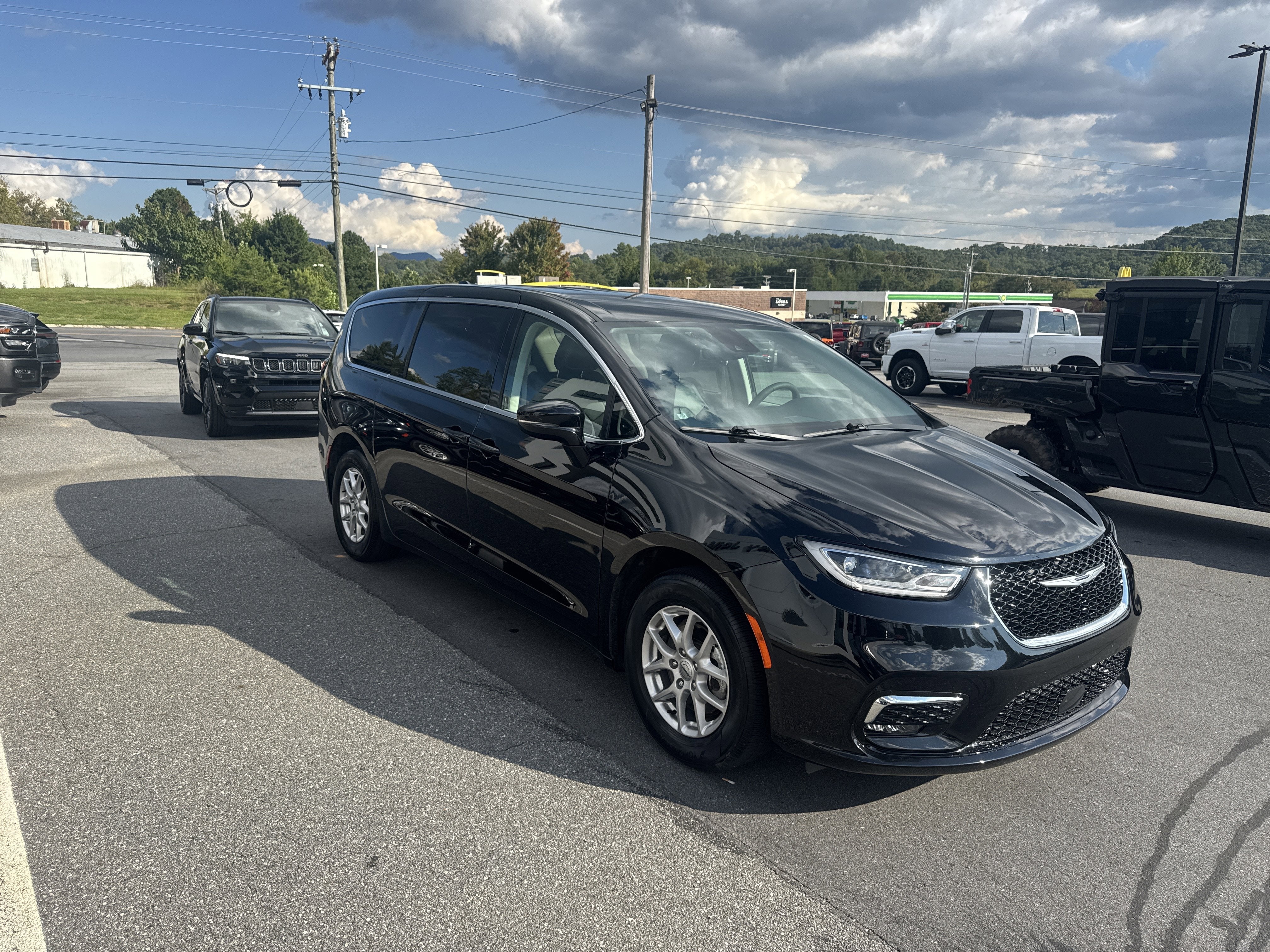 2024 Chrysler Pacifica Touring L