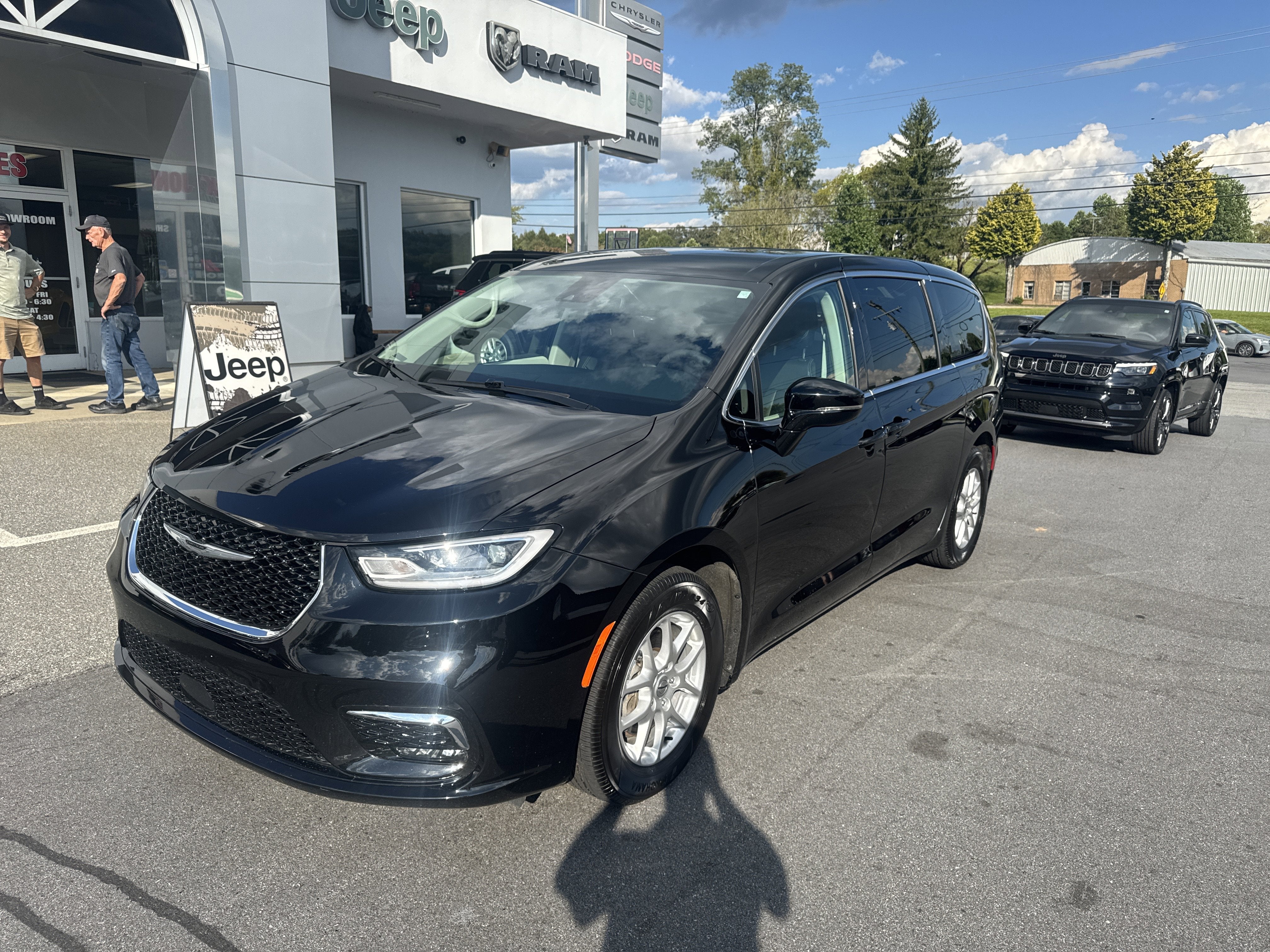 2024 Chrysler Pacifica Touring L