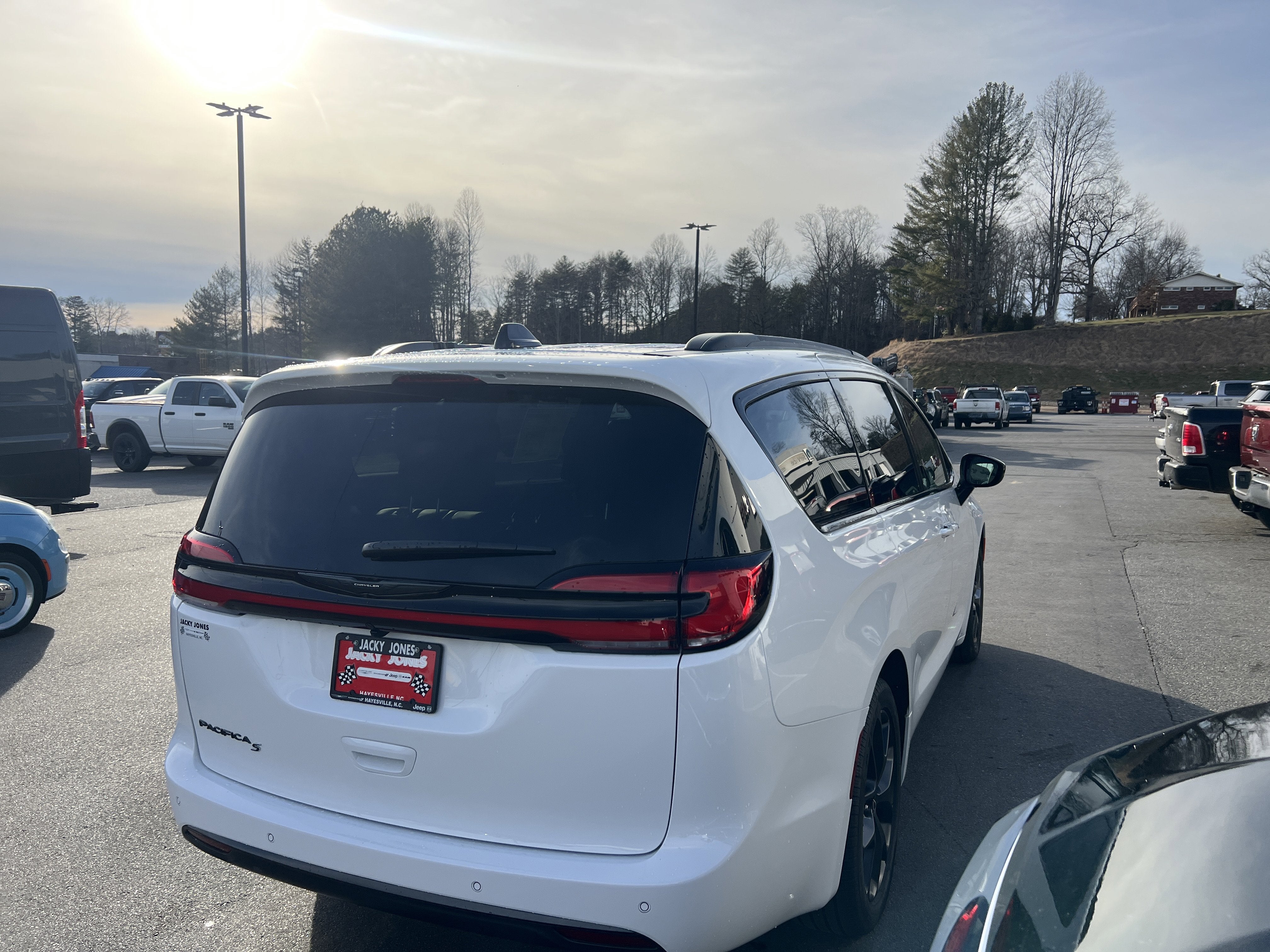 2026 Chrysler Pacifica Select