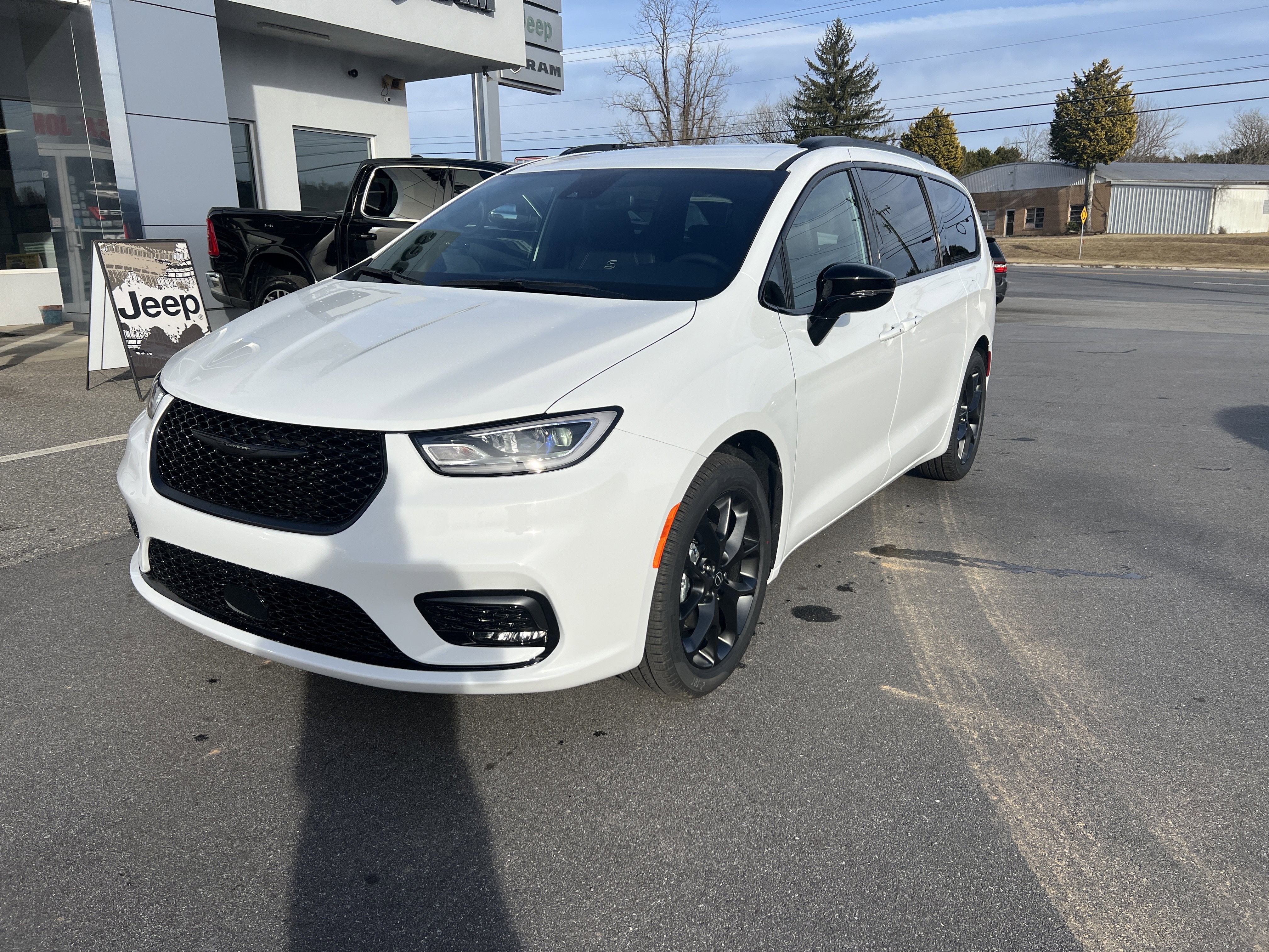 2026 Chrysler Pacifica Select