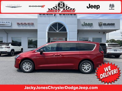 2027 Chrysler Pacifica Select