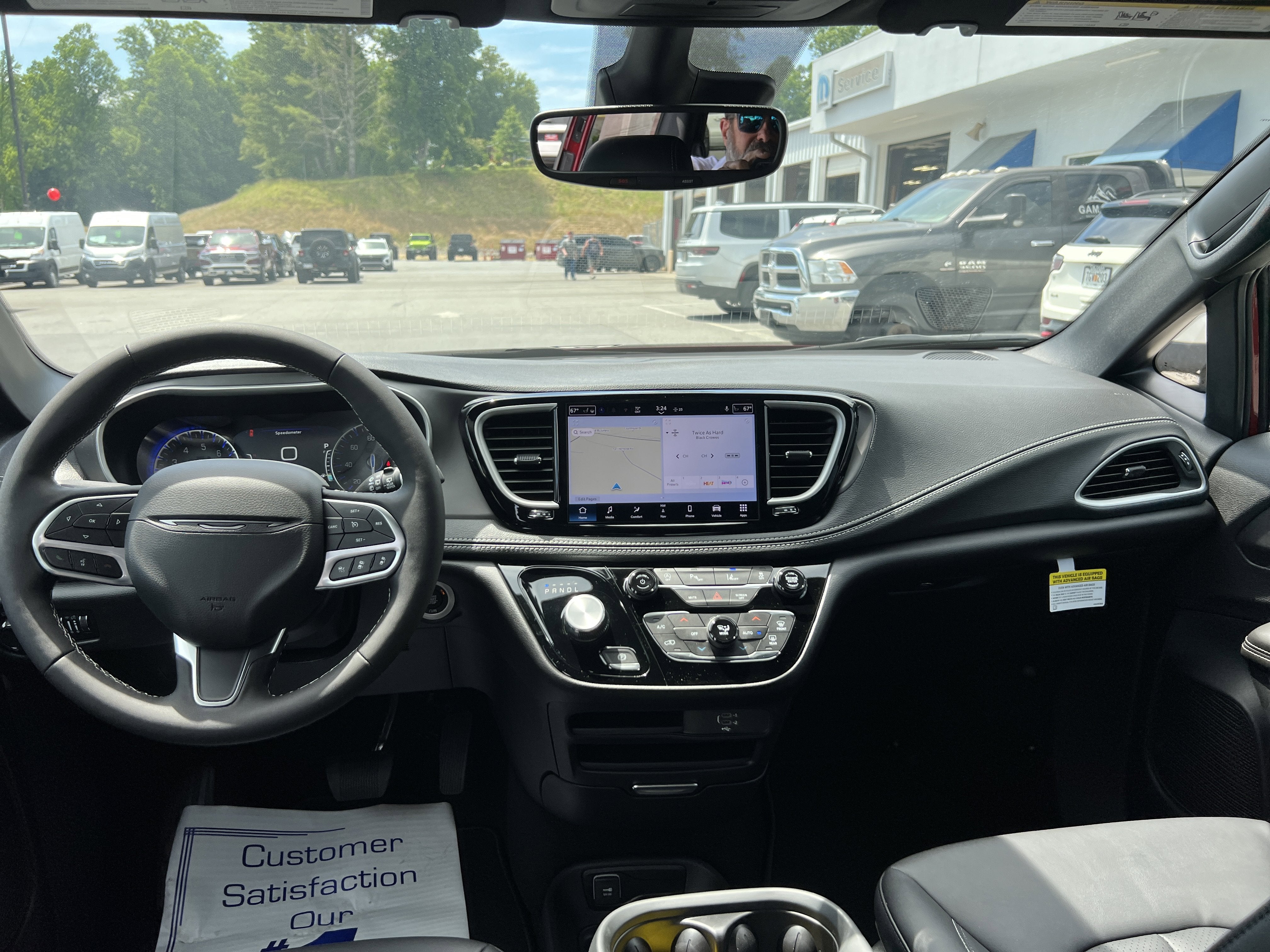 2027 Chrysler Pacifica Select
