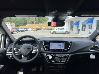 2026 Chrysler Voyager LX