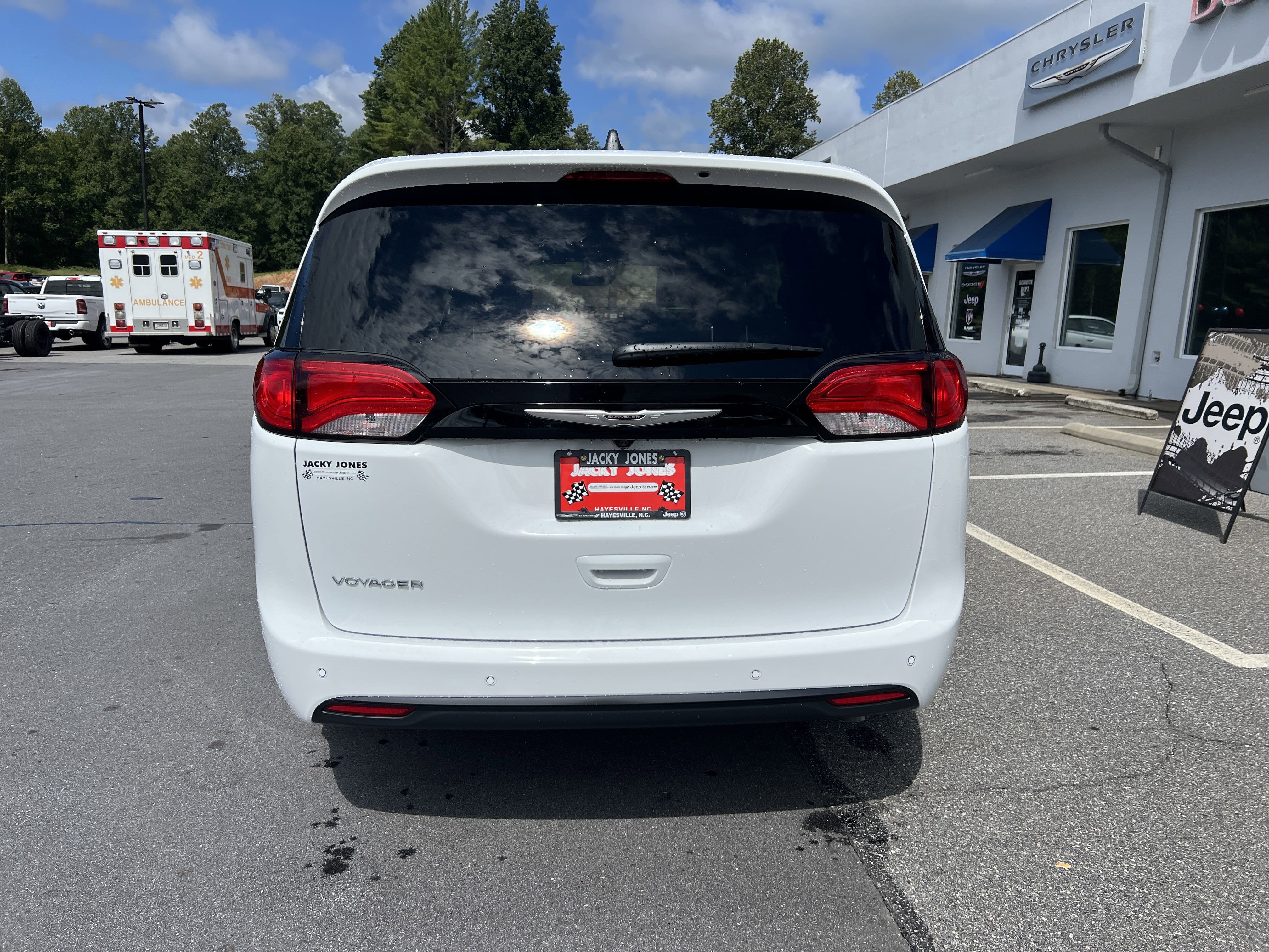 2026 Chrysler Voyager LX
