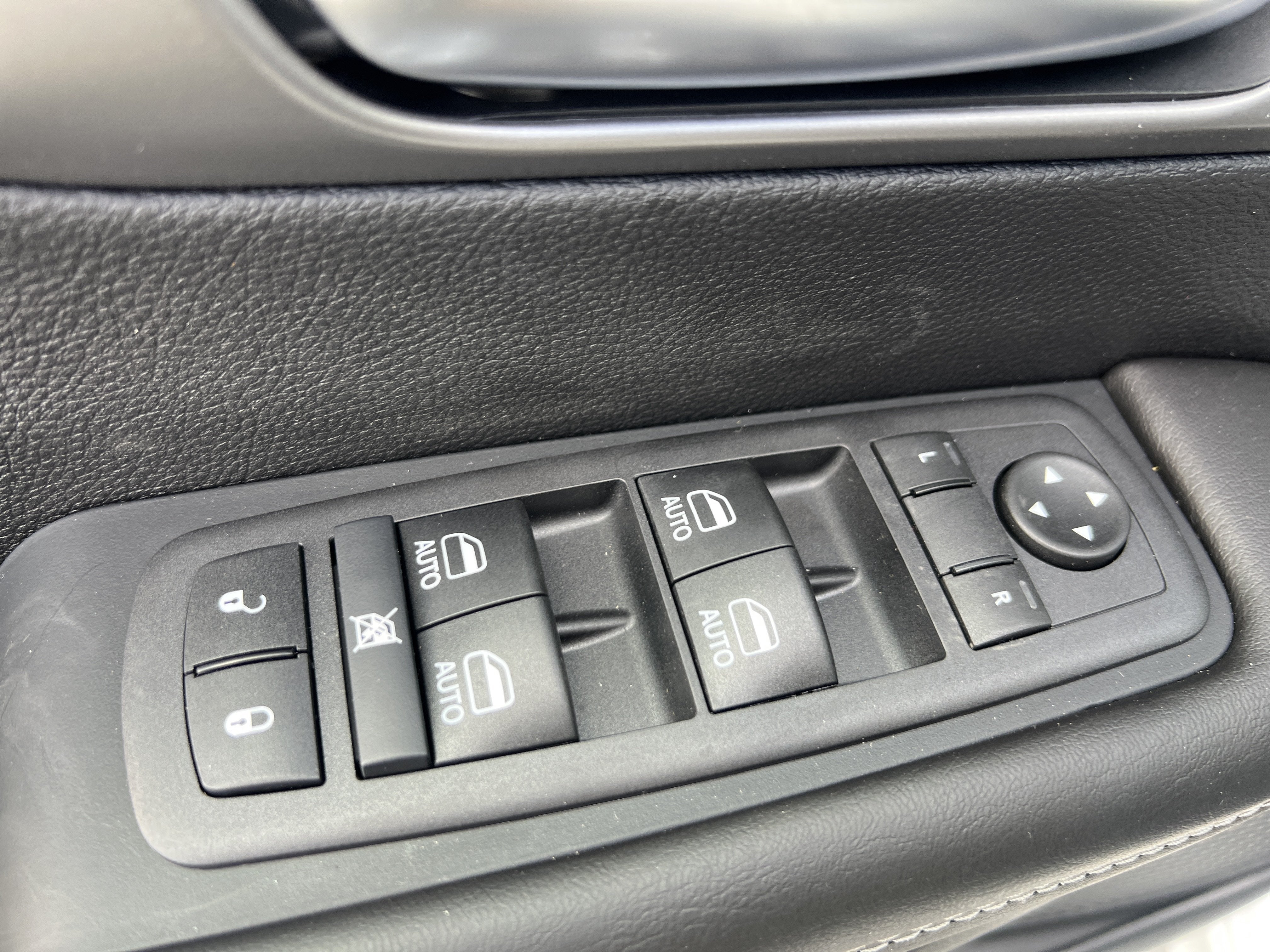 2027 Chrysler Pacifica LX