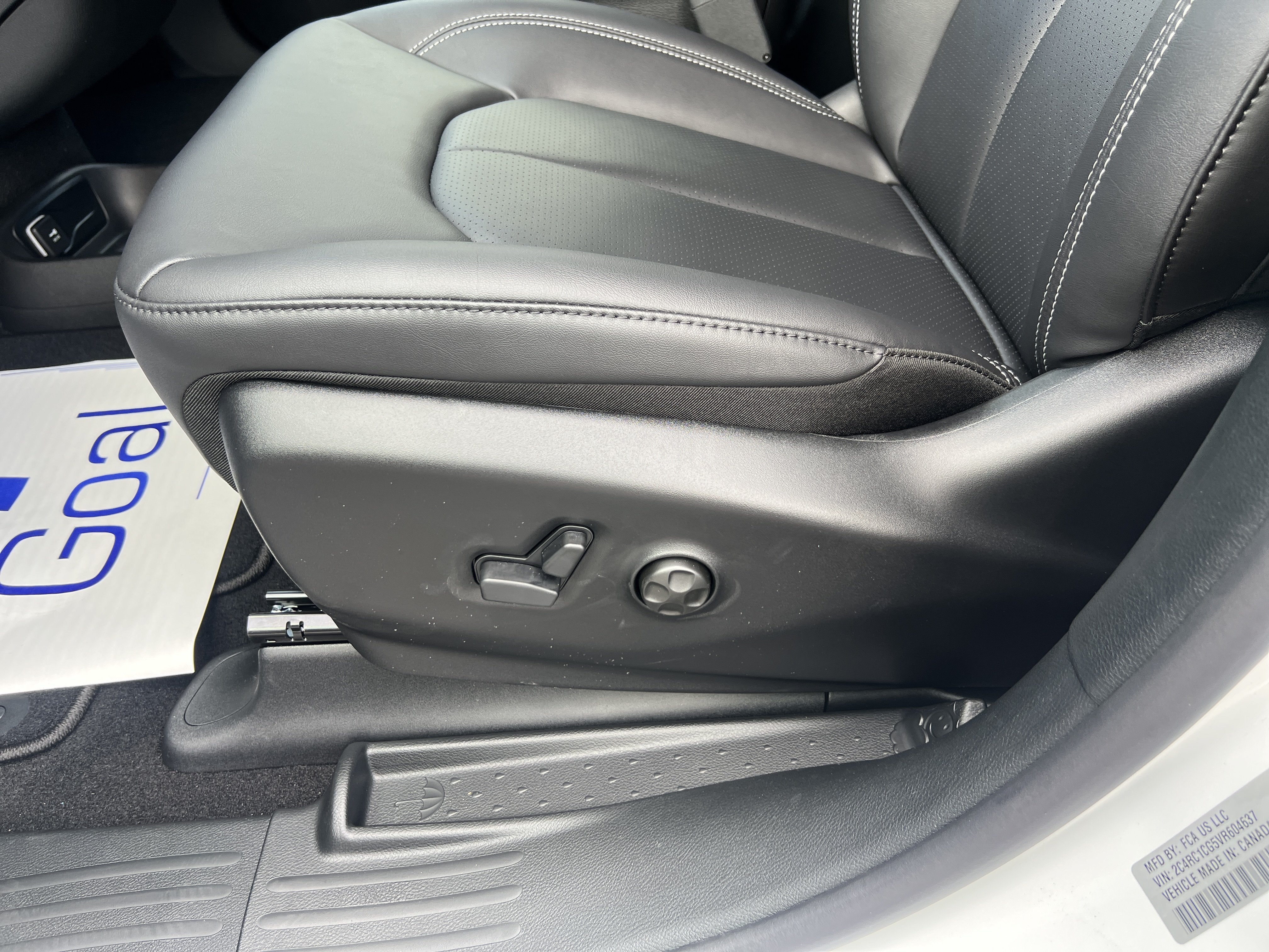 2027 Chrysler Pacifica LX