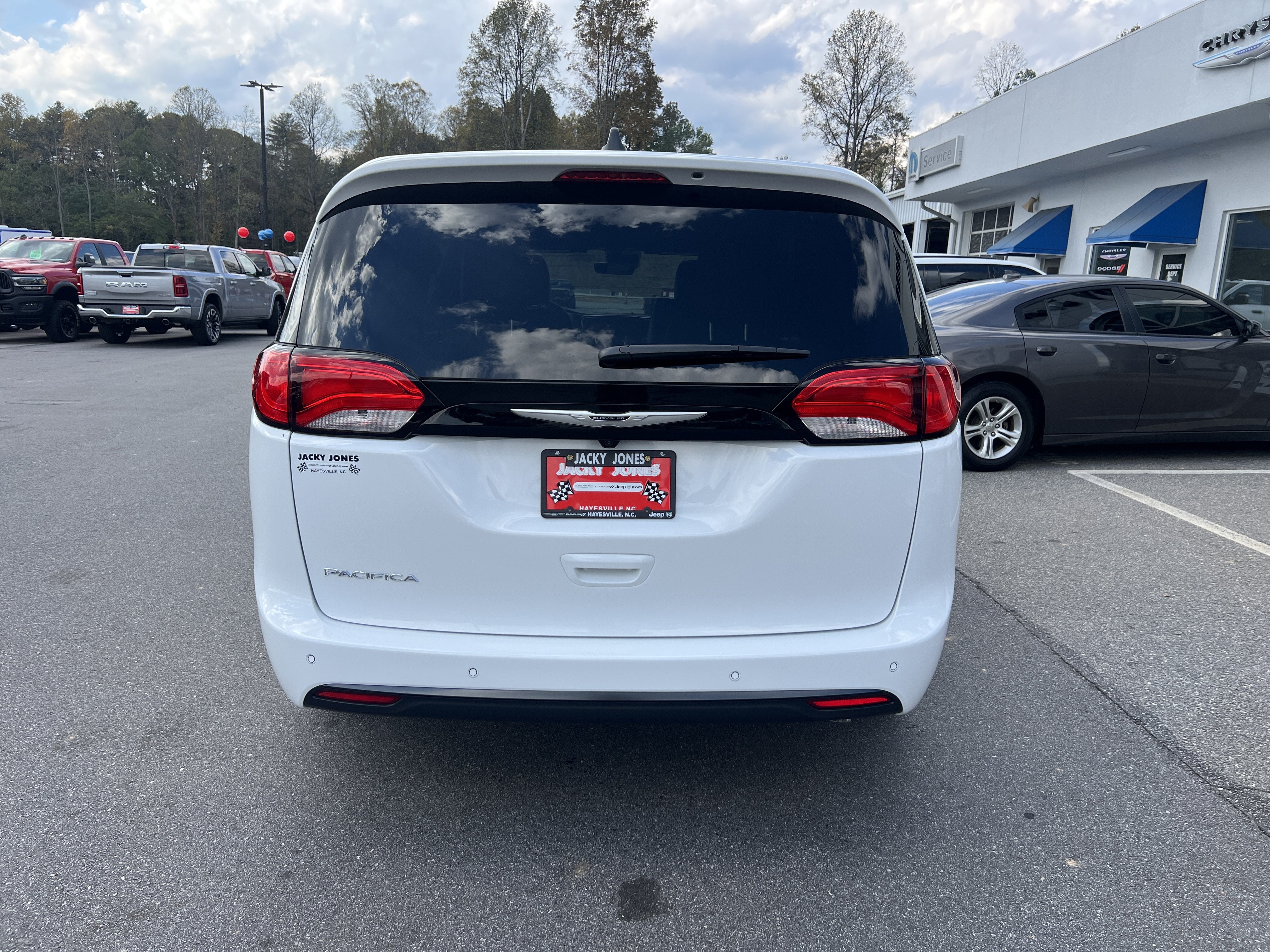 2027 Chrysler Pacifica LX