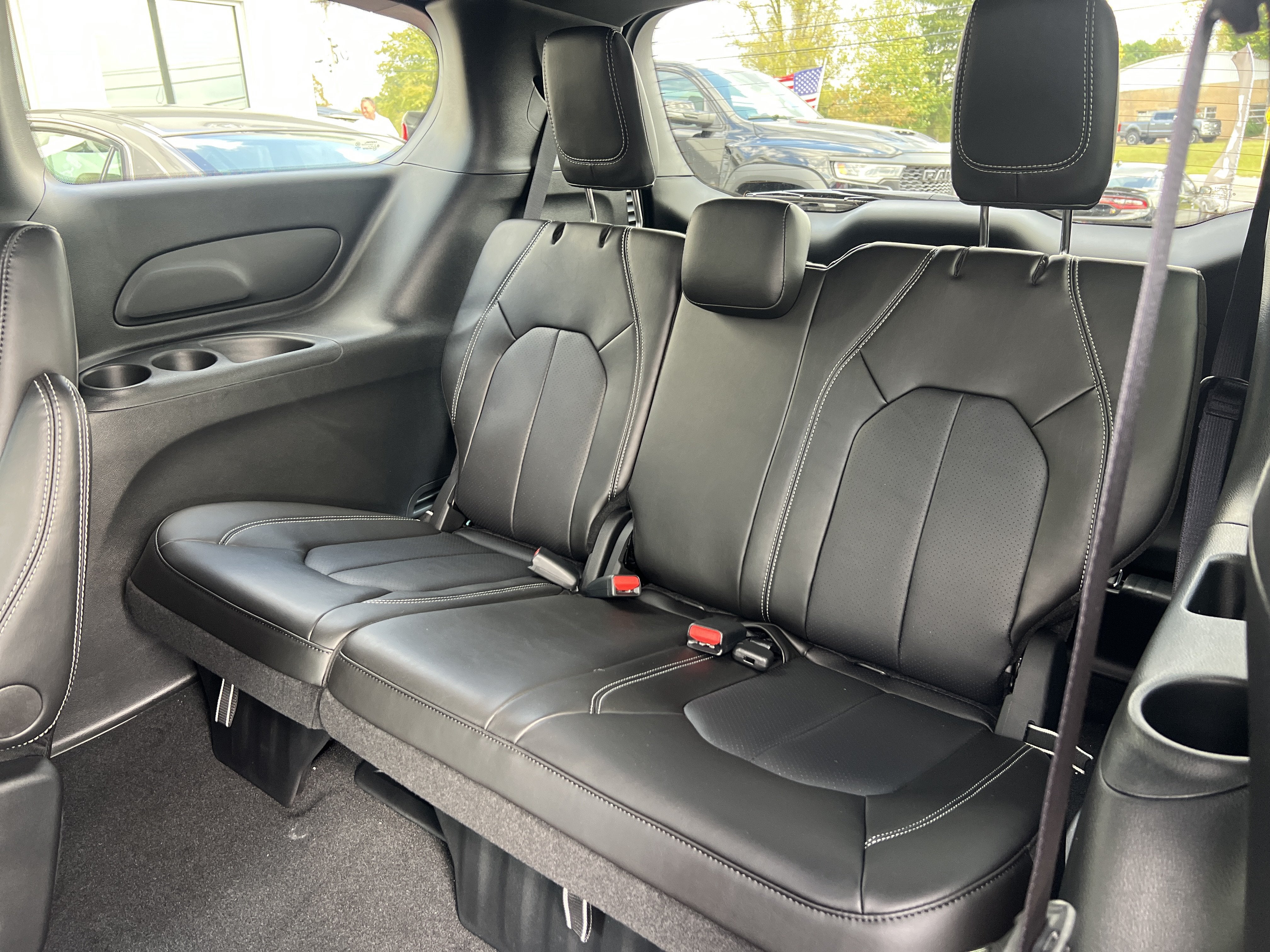 2027 Chrysler Pacifica LX