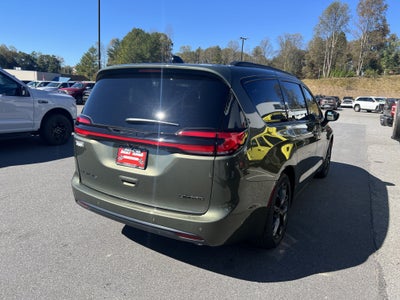 2027 Chrysler Pacifica Limited