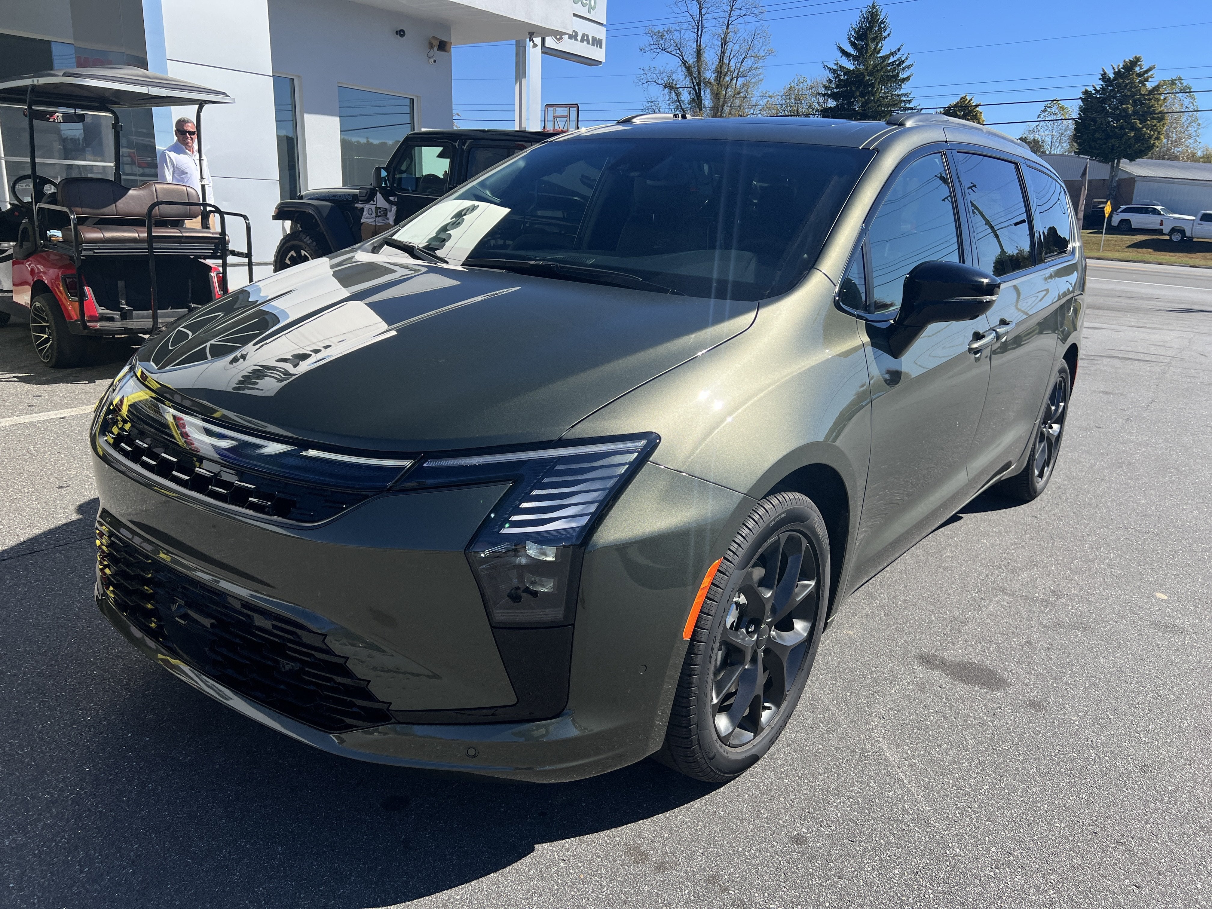 2027 Chrysler Pacifica Limited