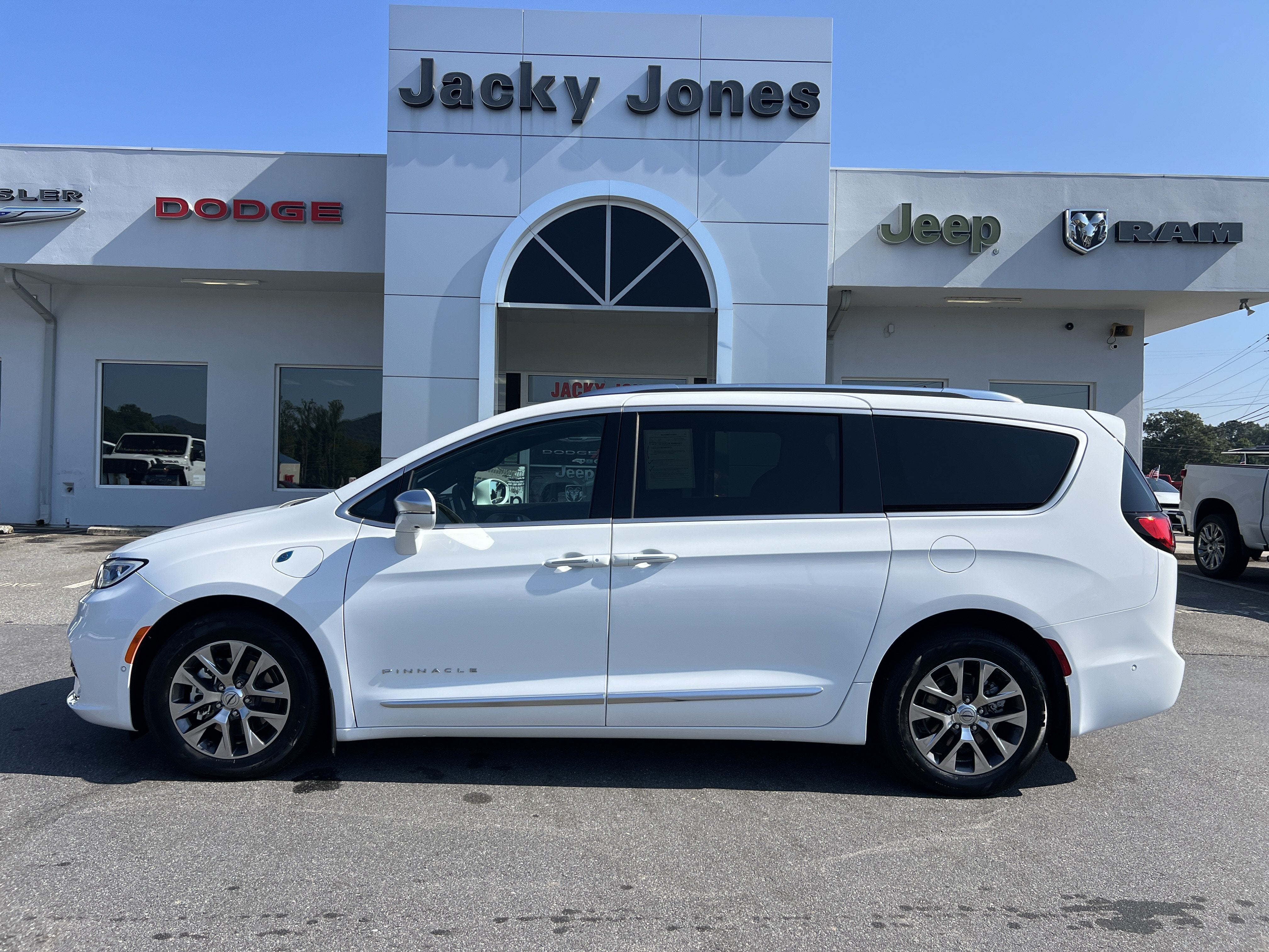 2024 Chrysler Pacifica Hybrid Pinnacle