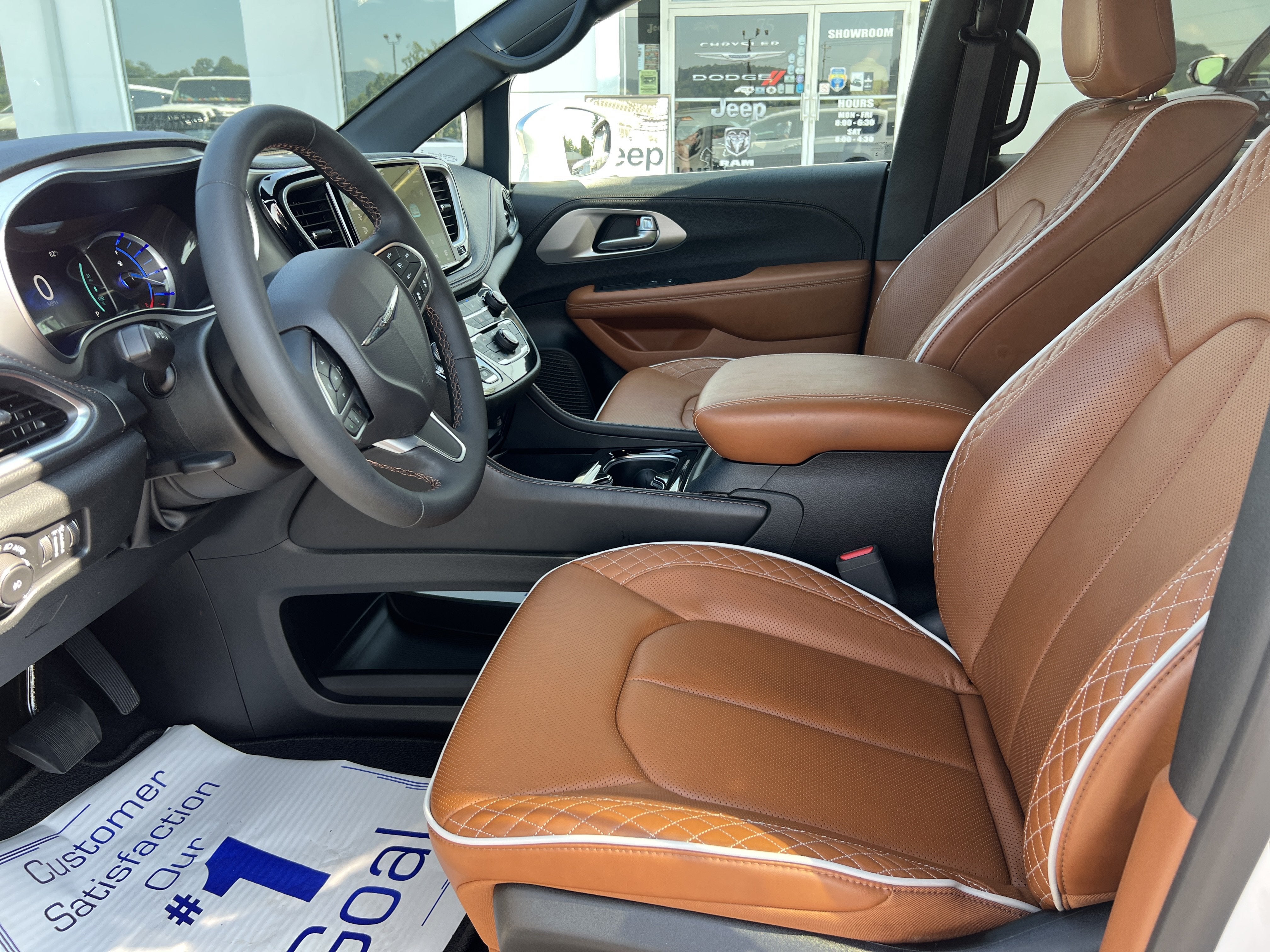2024 Chrysler Pacifica Hybrid Pinnacle