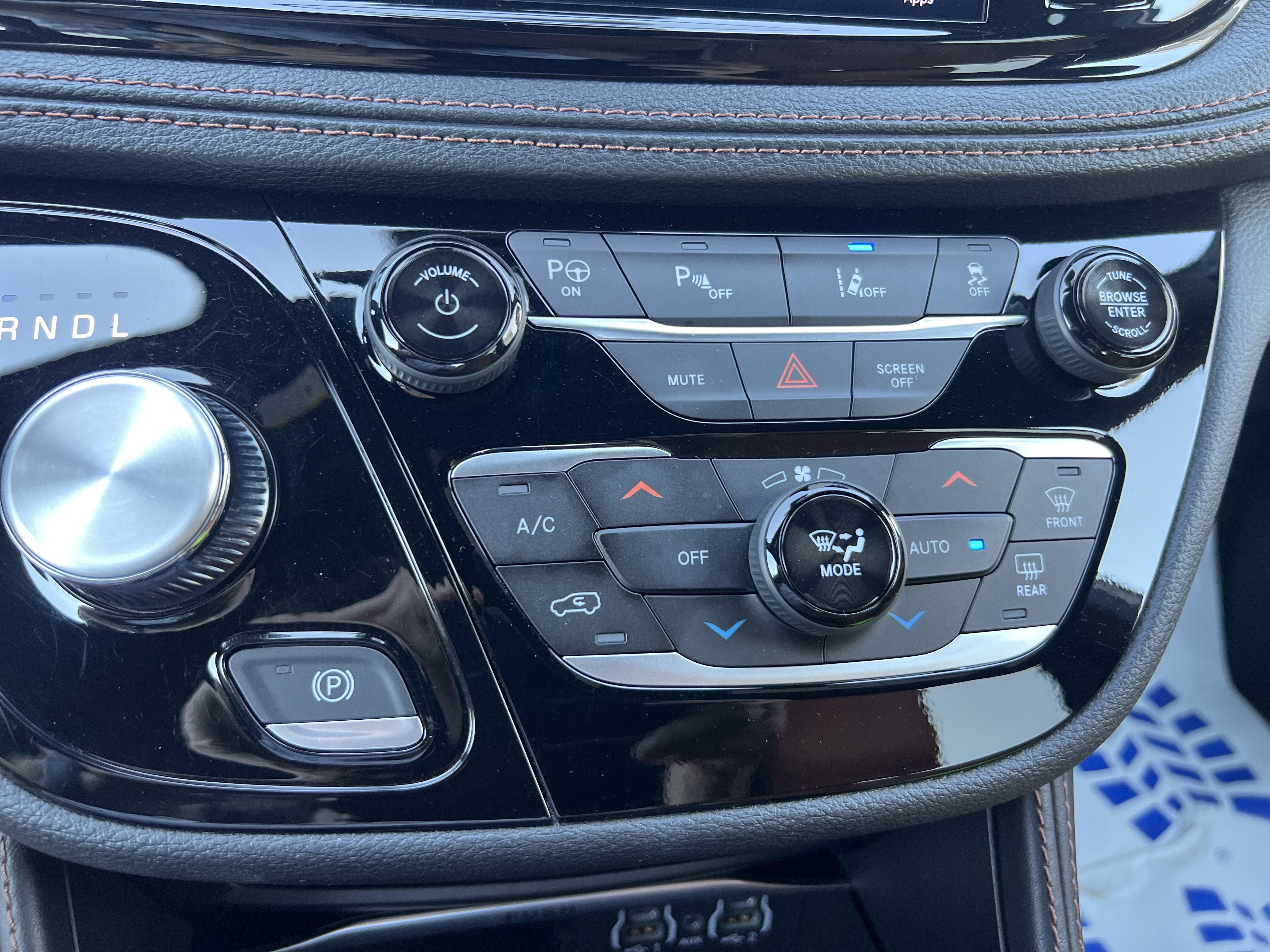 2024 Chrysler Pacifica Hybrid Pinnacle