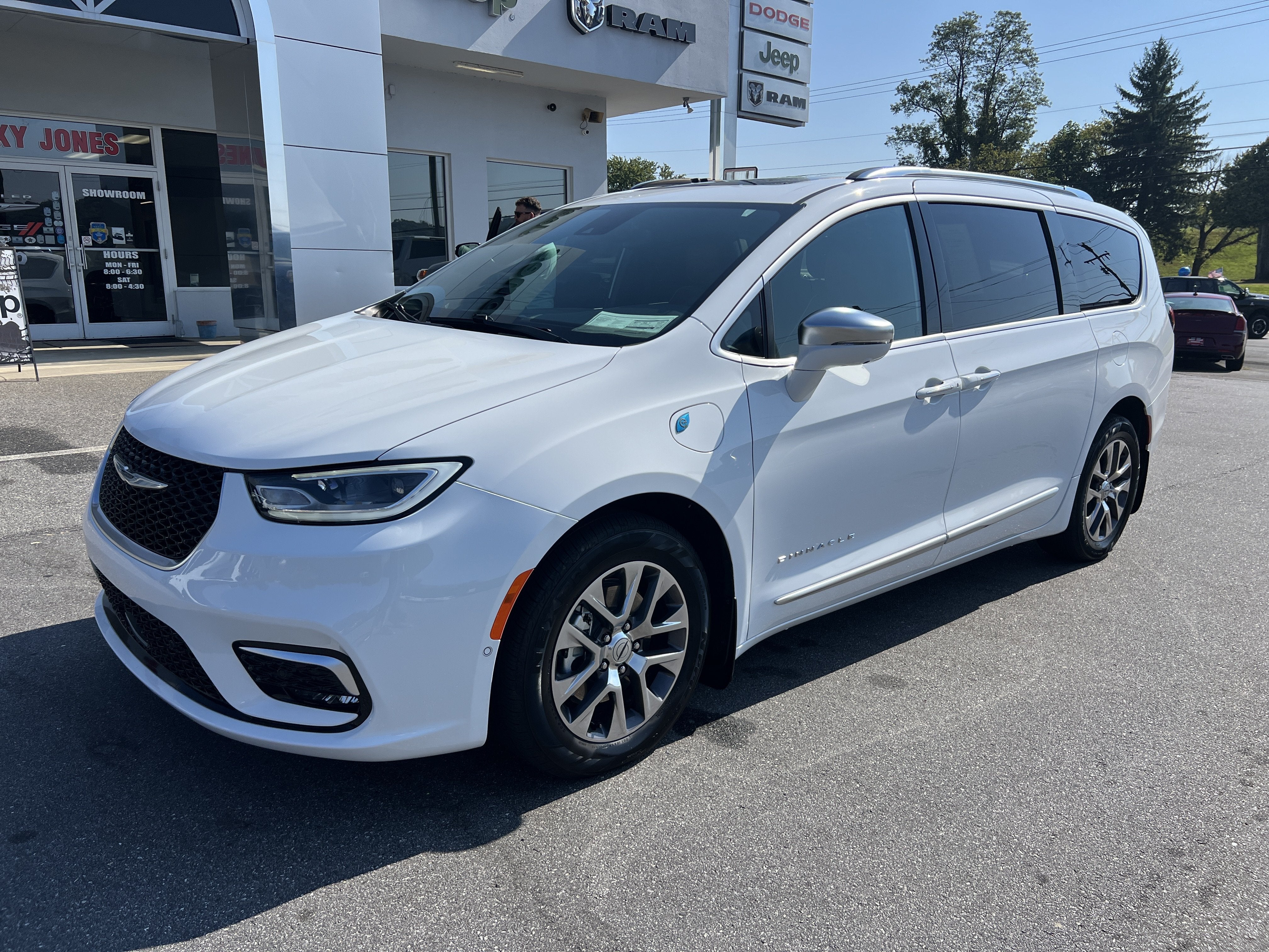 2024 Chrysler Pacifica Hybrid Pinnacle