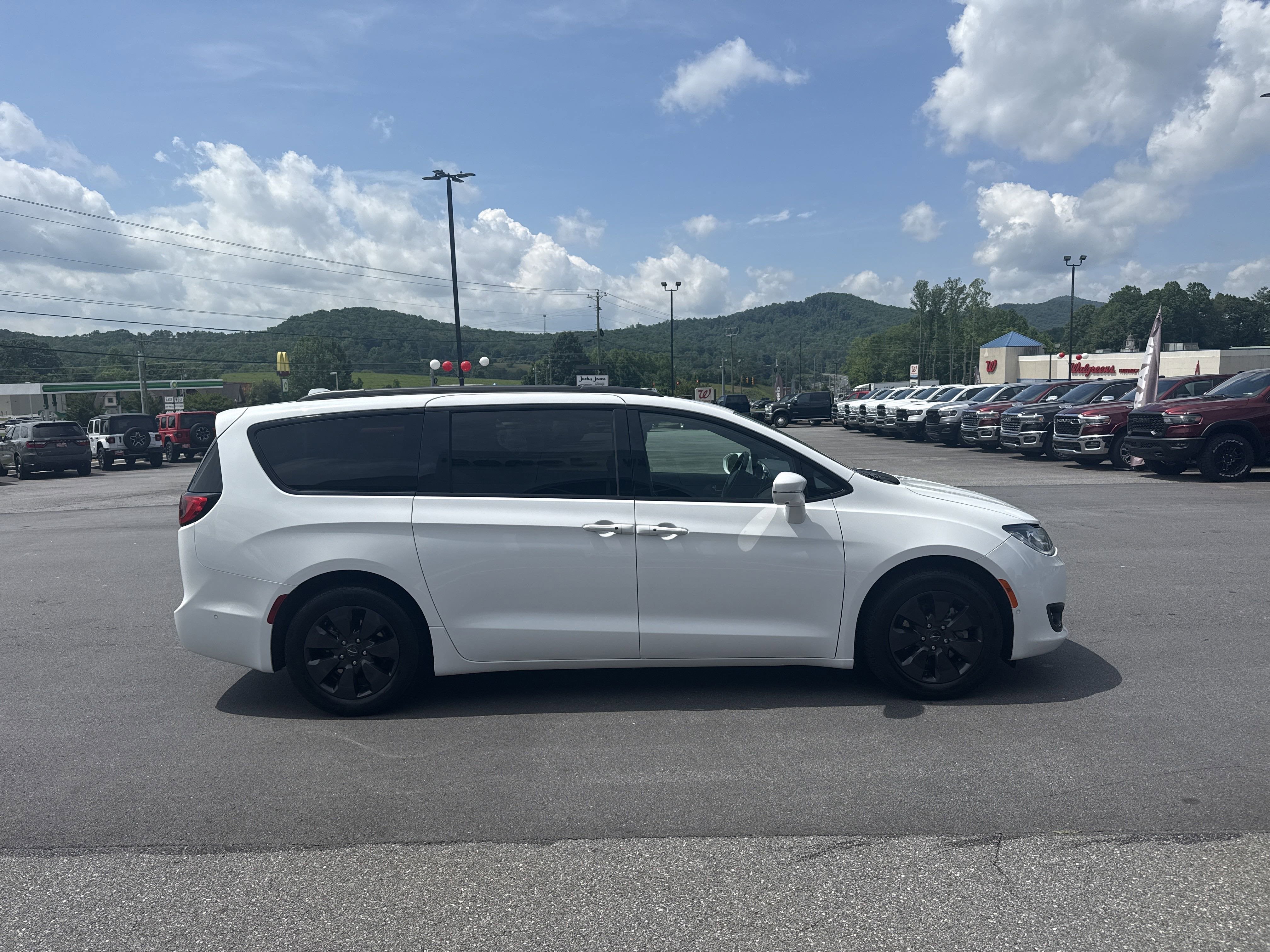 2019 Chrysler Pacifica Hybrid Limited