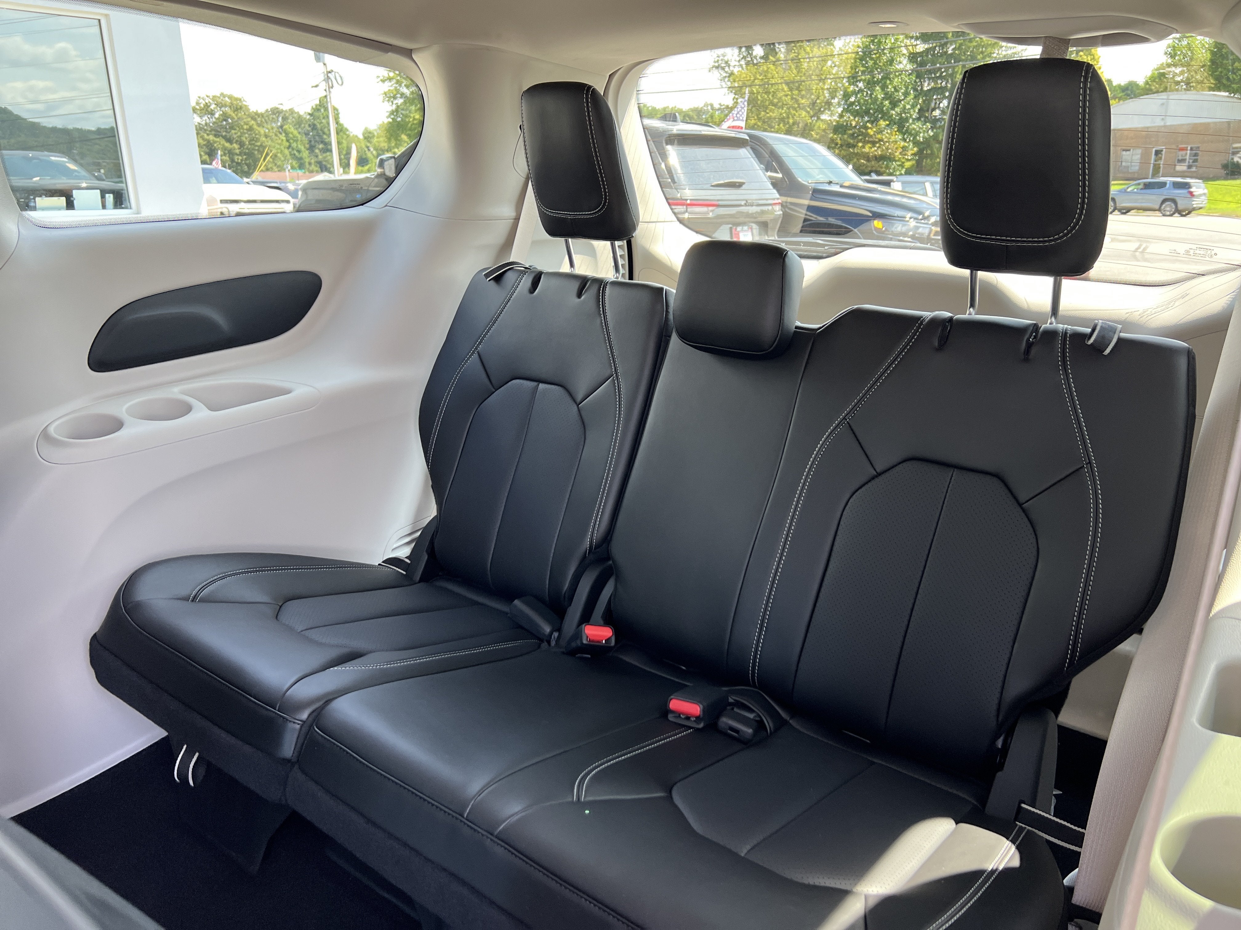 2024 Chrysler Pacifica Hybrid Select