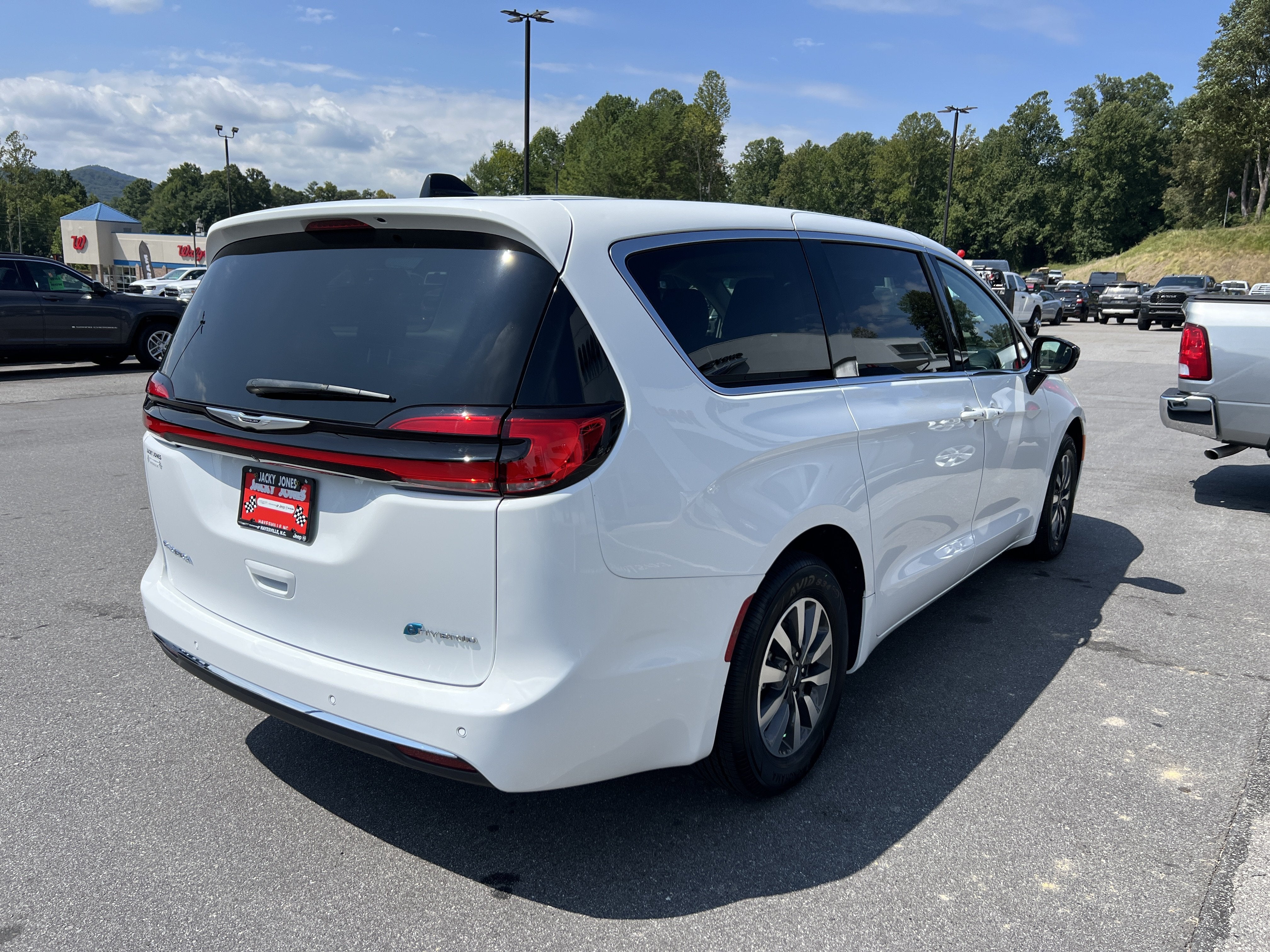 2024 Chrysler Pacifica Hybrid Select