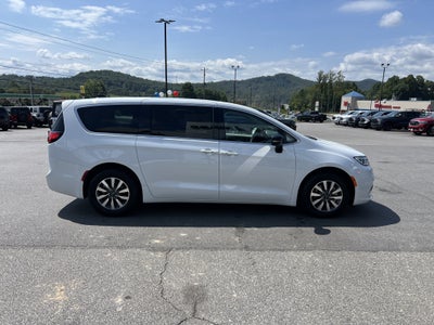 2024 Chrysler Pacifica Hybrid Select