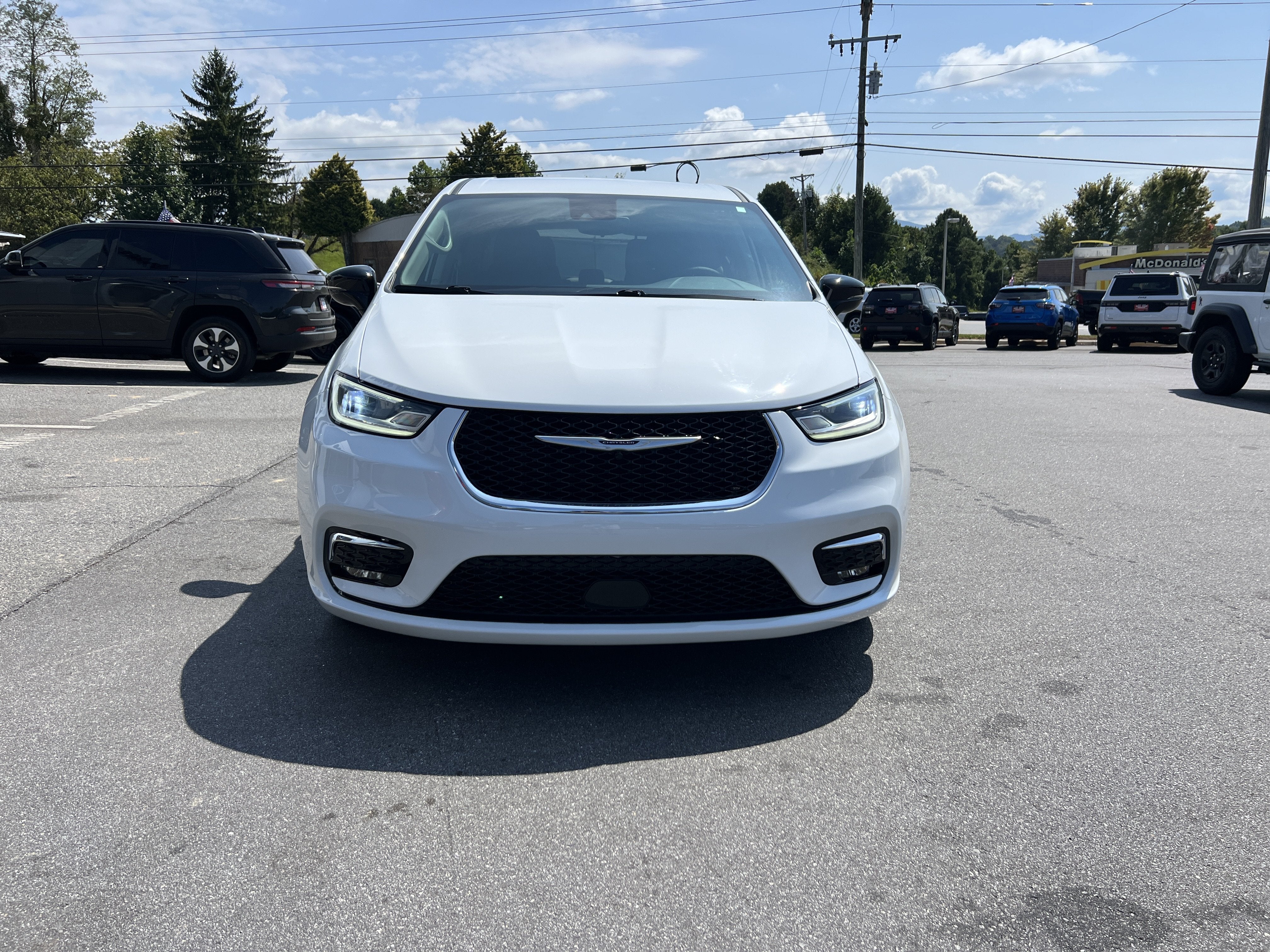 2024 Chrysler Pacifica Hybrid Select