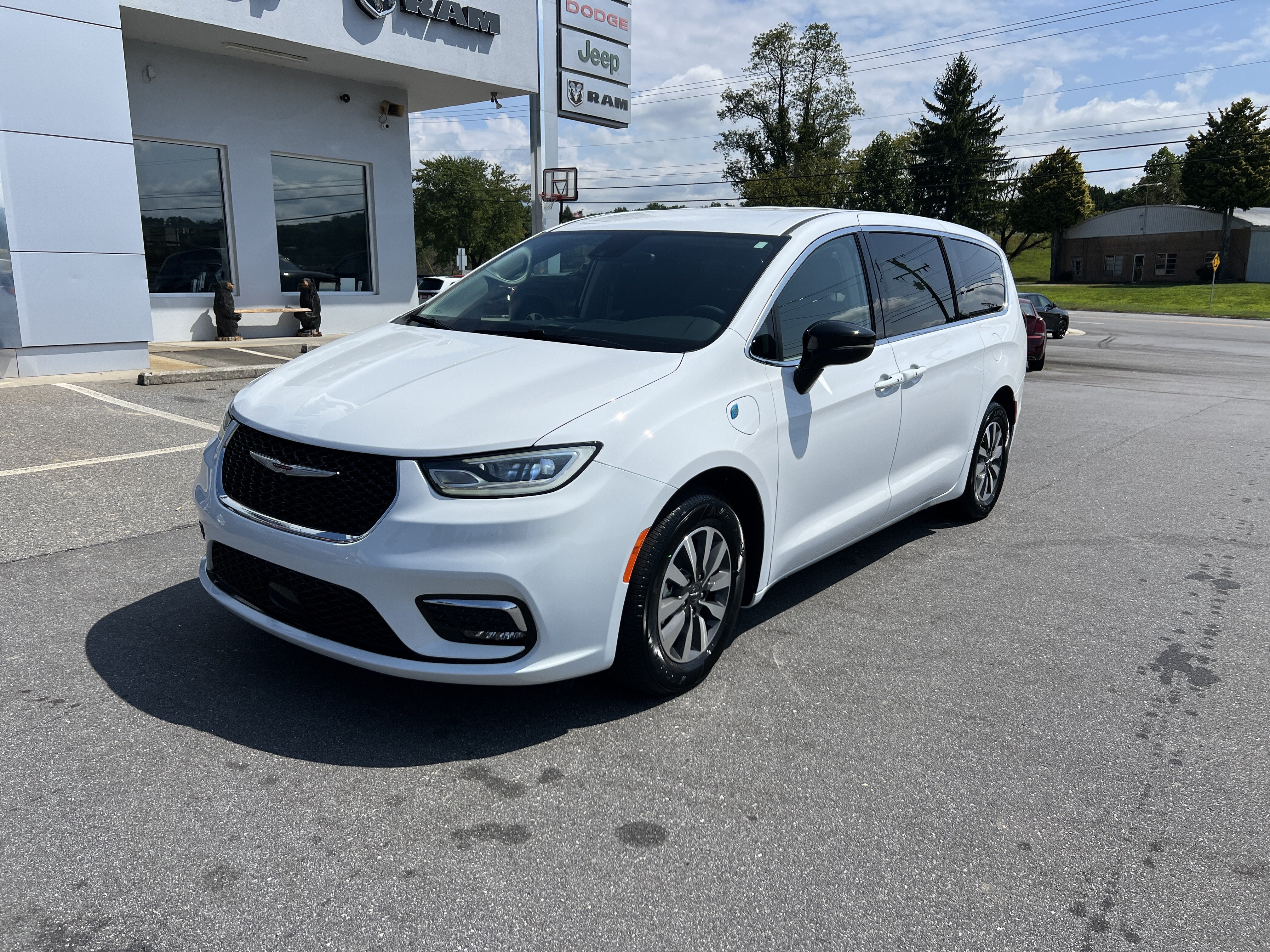 2024 Chrysler Pacifica Hybrid Select