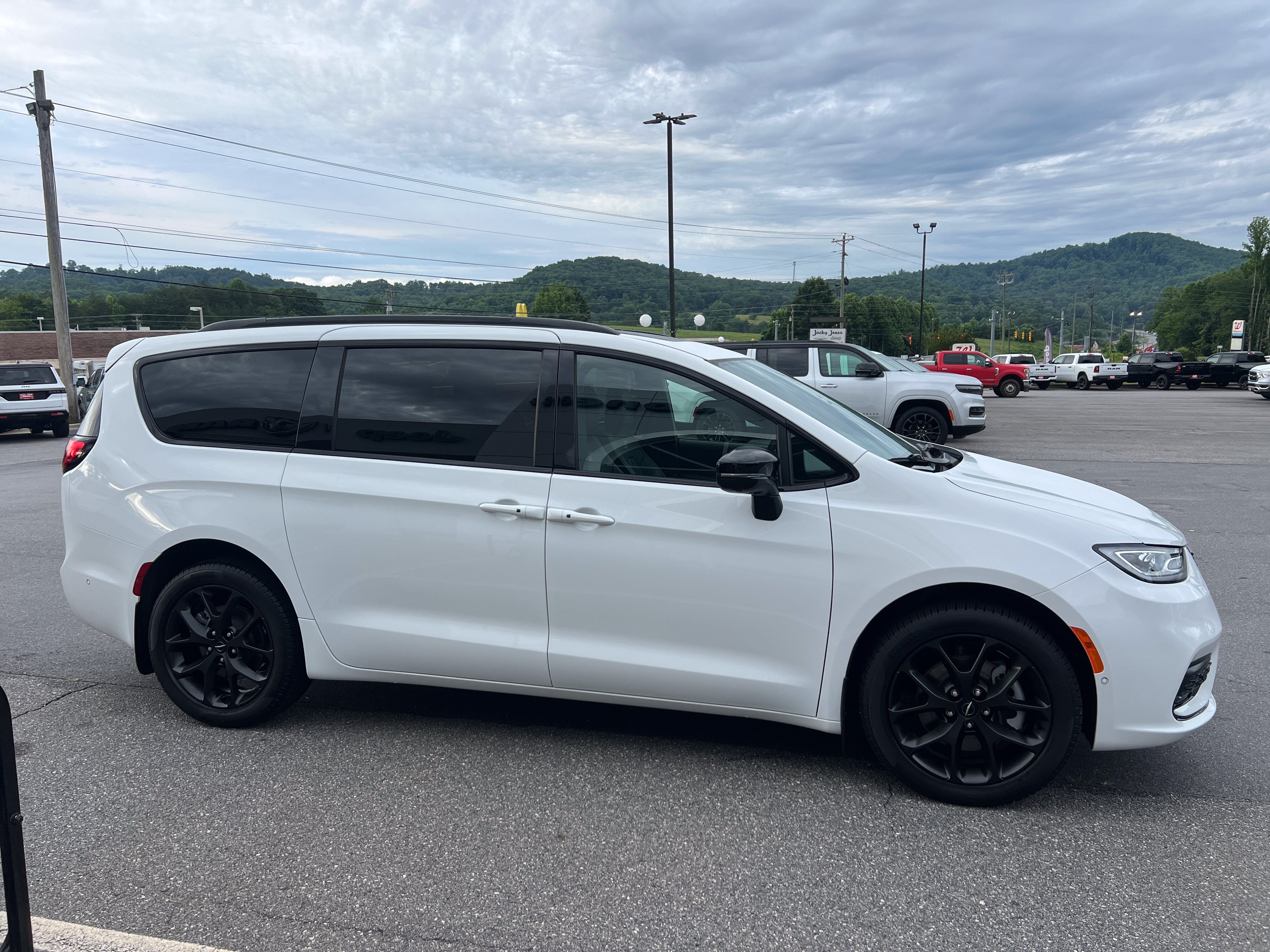 2025 Chrysler Pacifica Limited