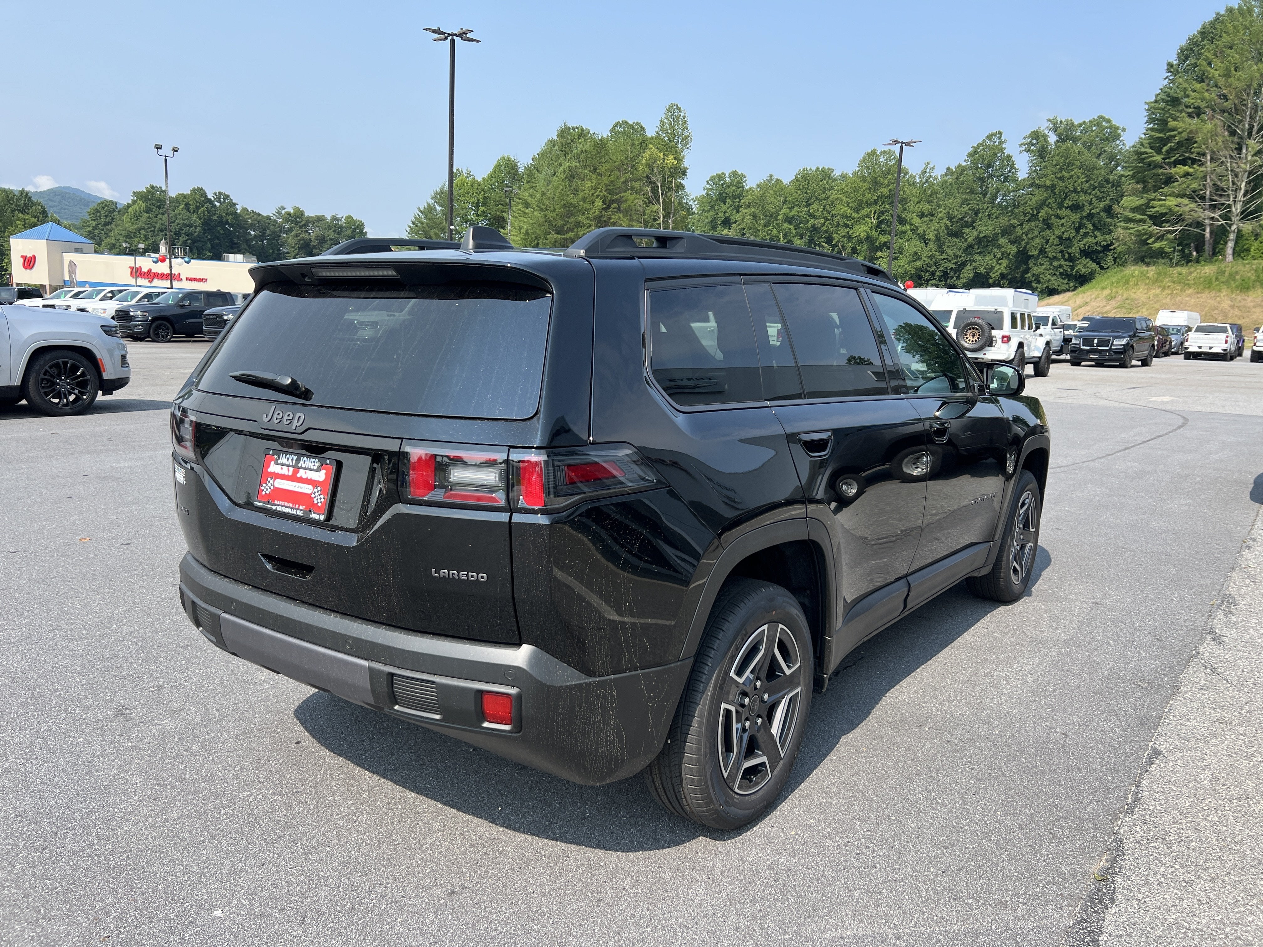 2026 Jeep Cherokee Laredo