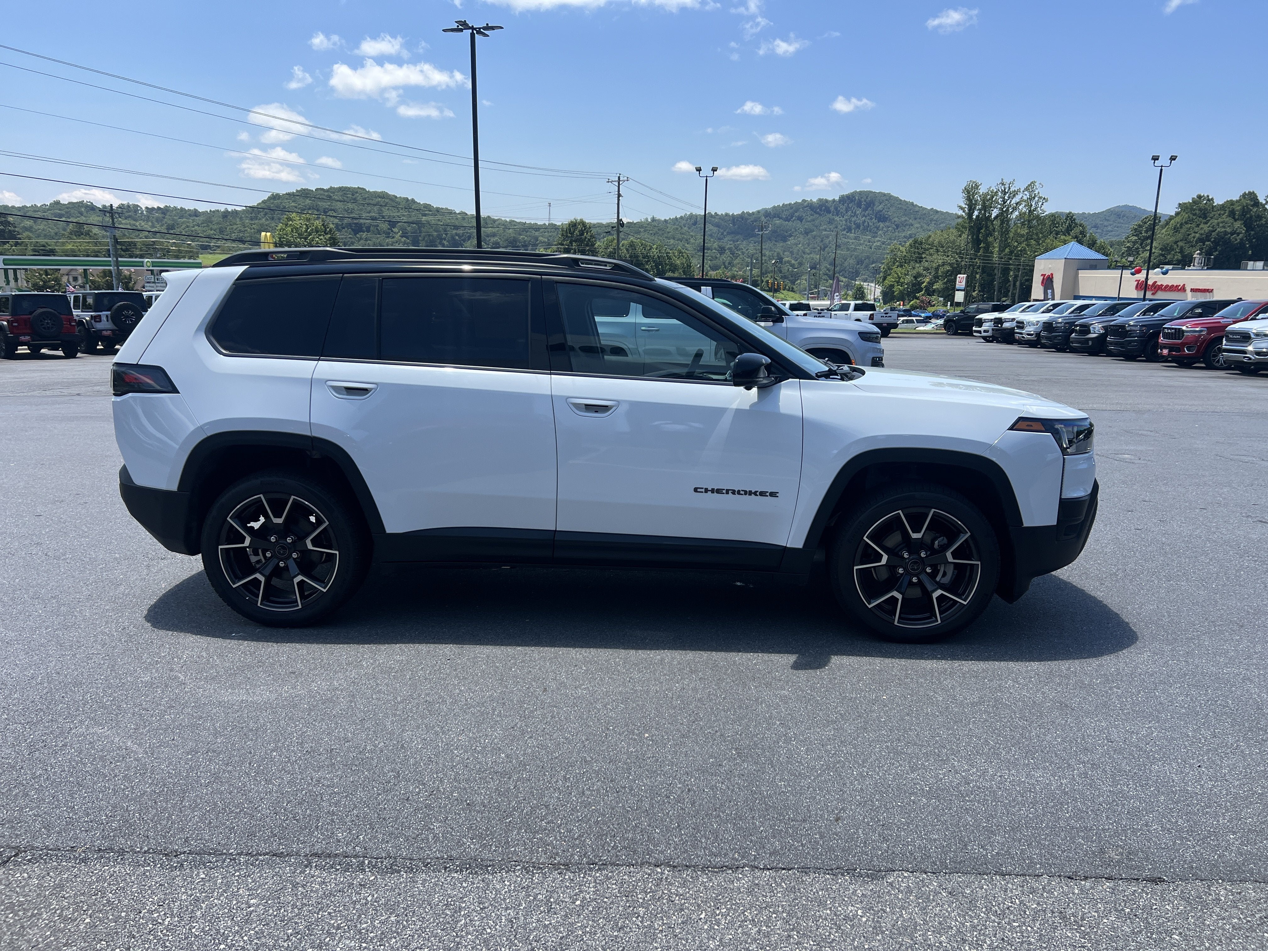 2026 Jeep Cherokee Overland