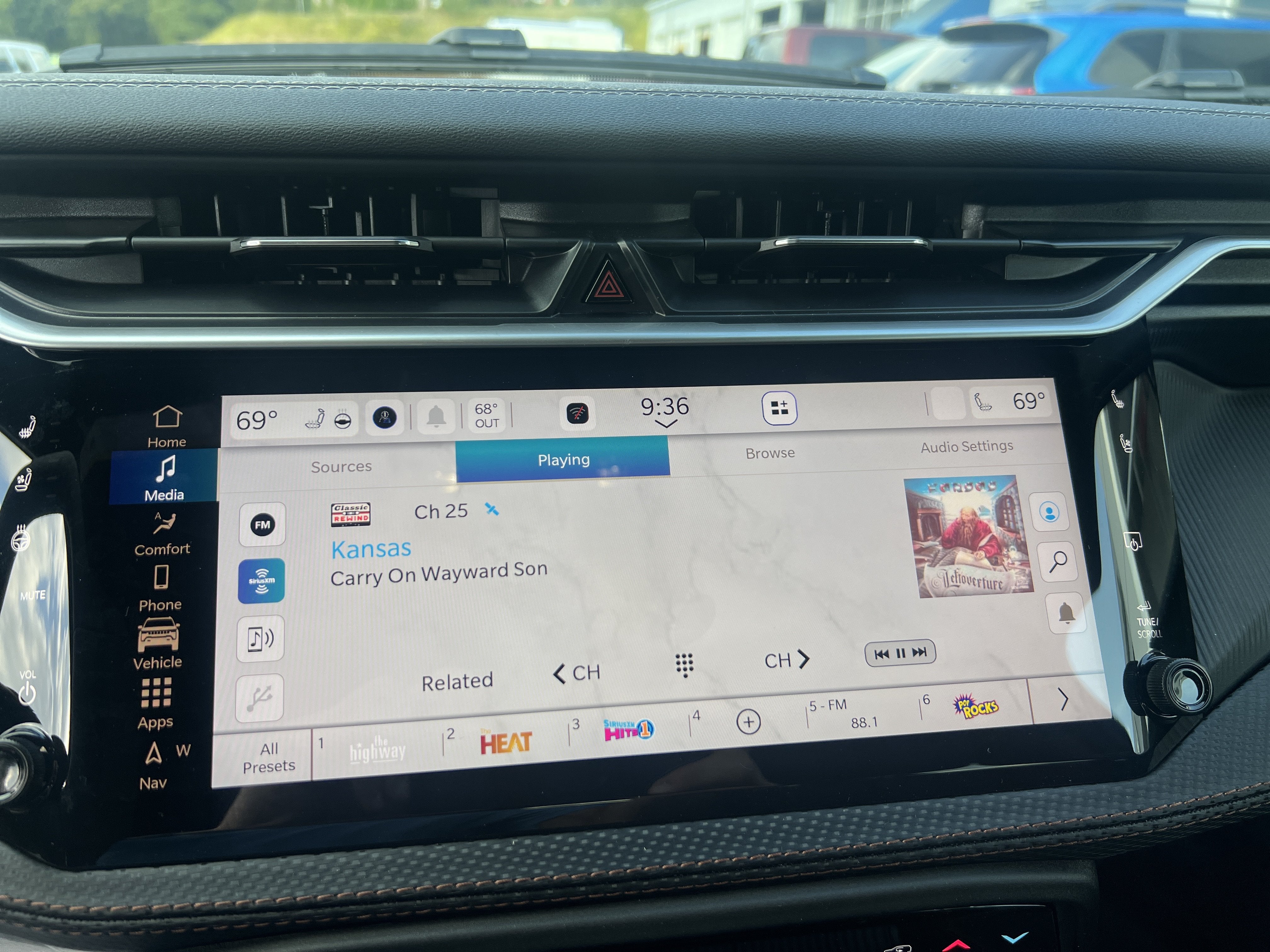 2027 Jeep Cherokee Overland