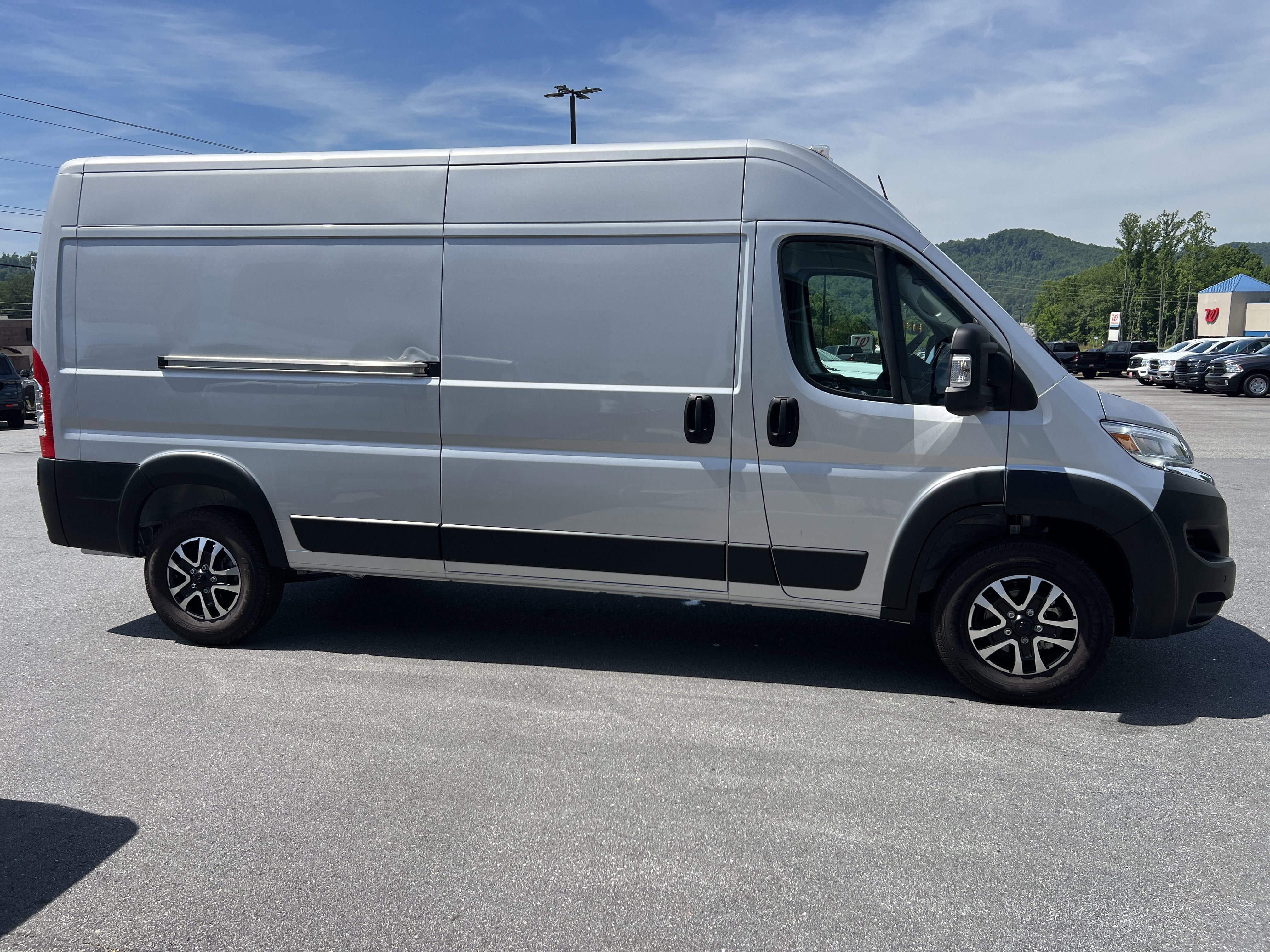 2025 RAM ProMaster Cargo Van SLT