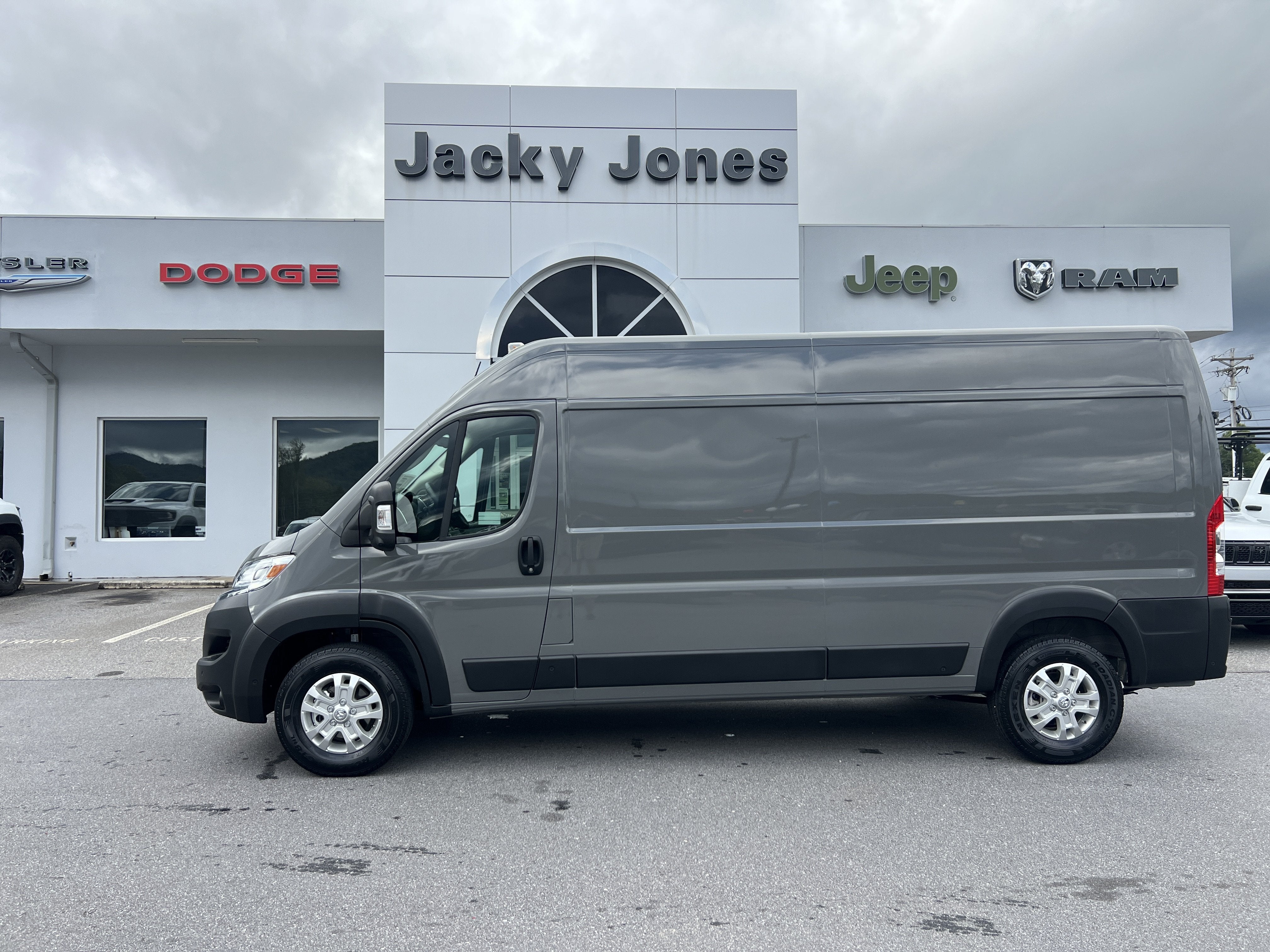 2025 RAM ProMaster Cargo Van SLT
