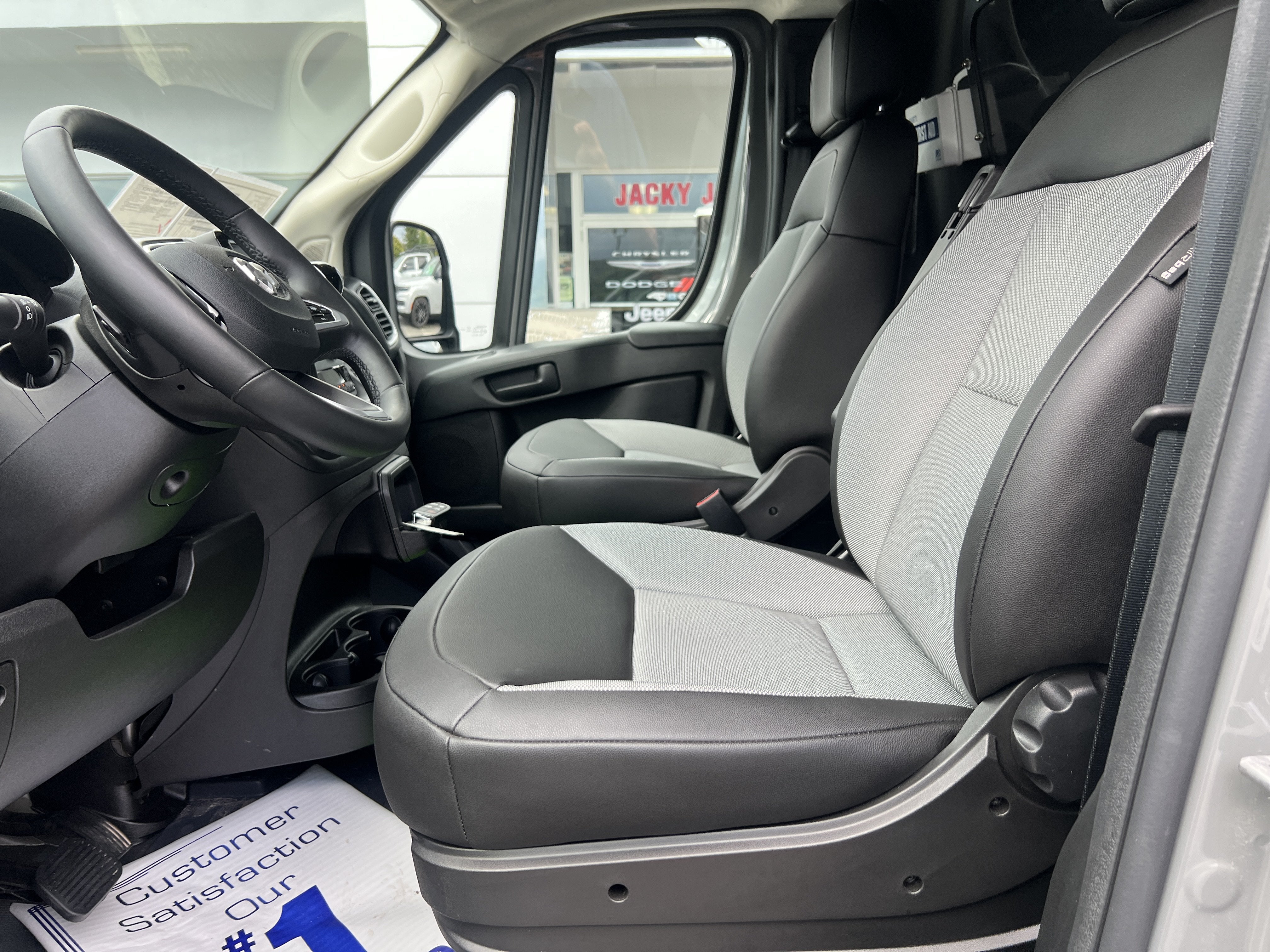 2025 RAM ProMaster Cargo Van SLT