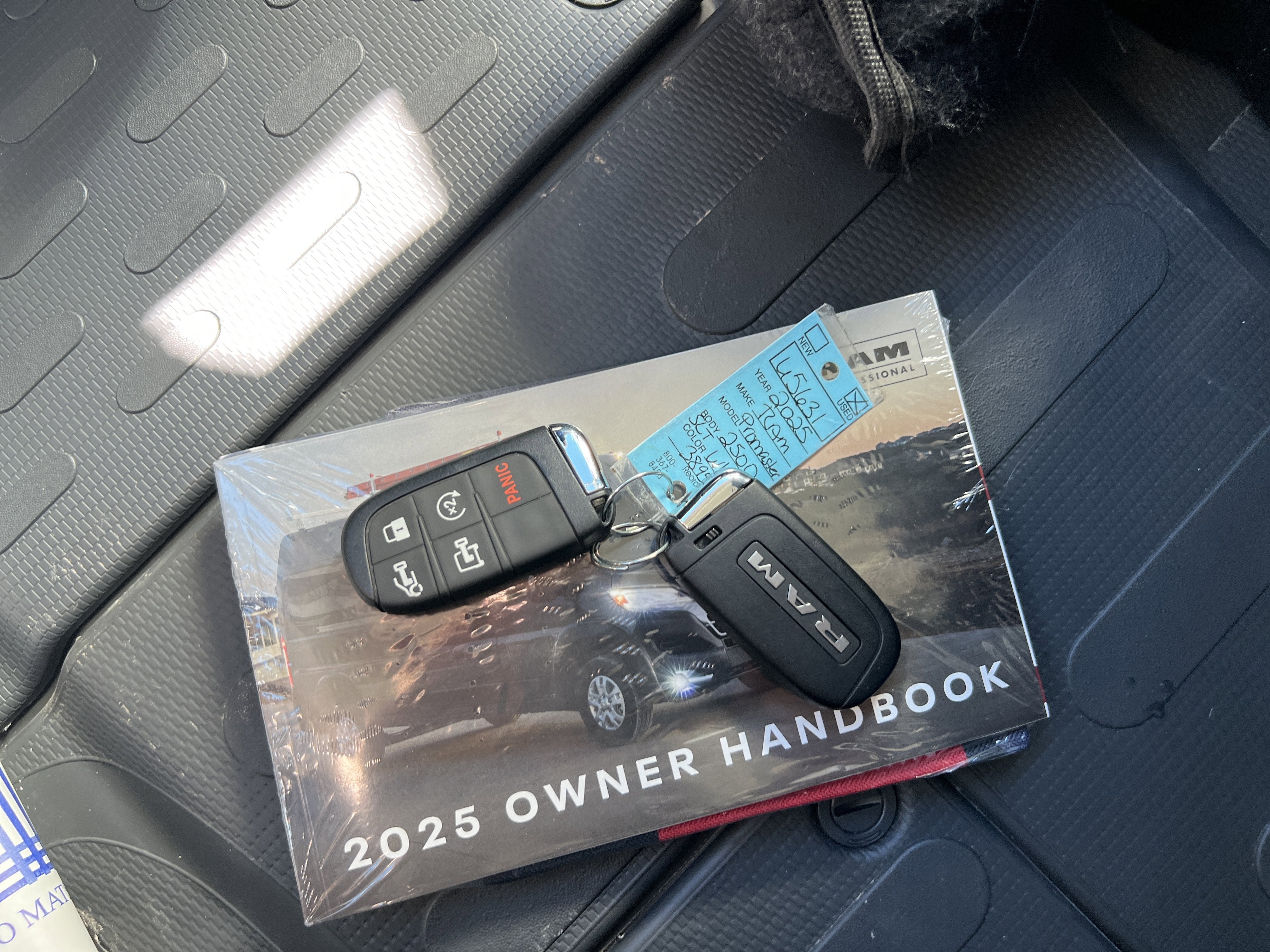 2025 RAM ProMaster Cargo Van SLT