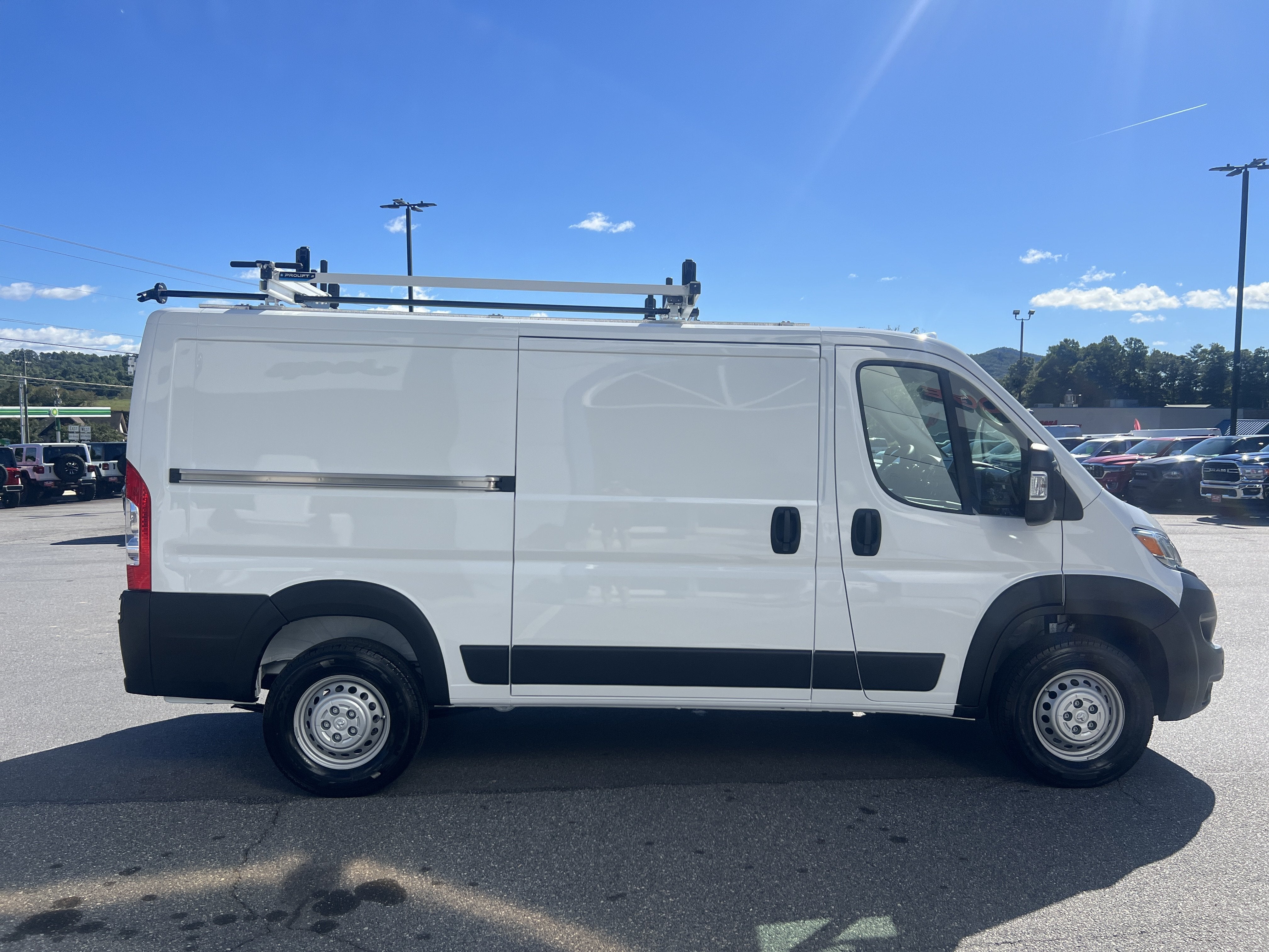 2025 RAM ProMaster Cargo Van Tradesman