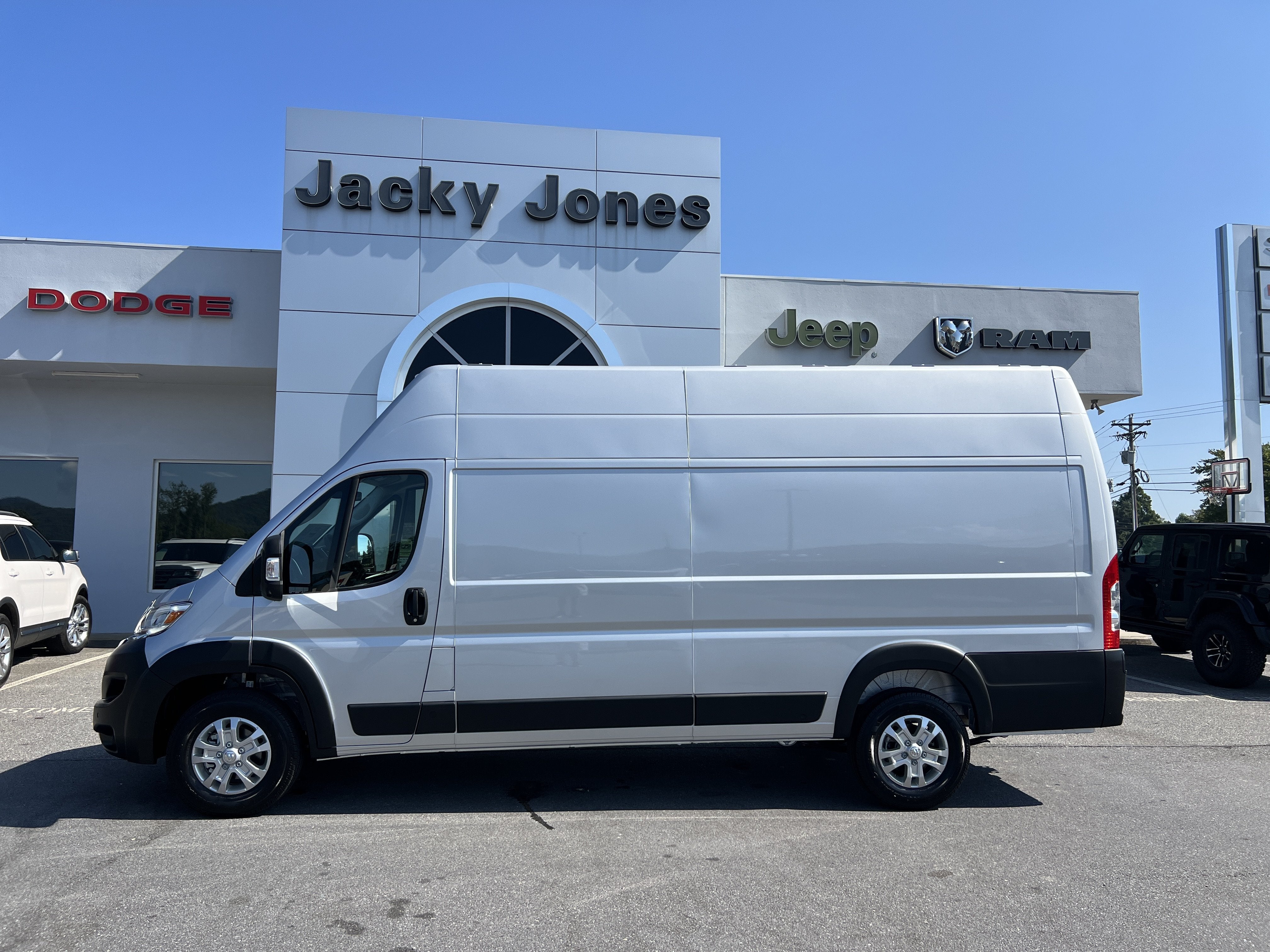 2026 RAM ProMaster Cargo Van SLT