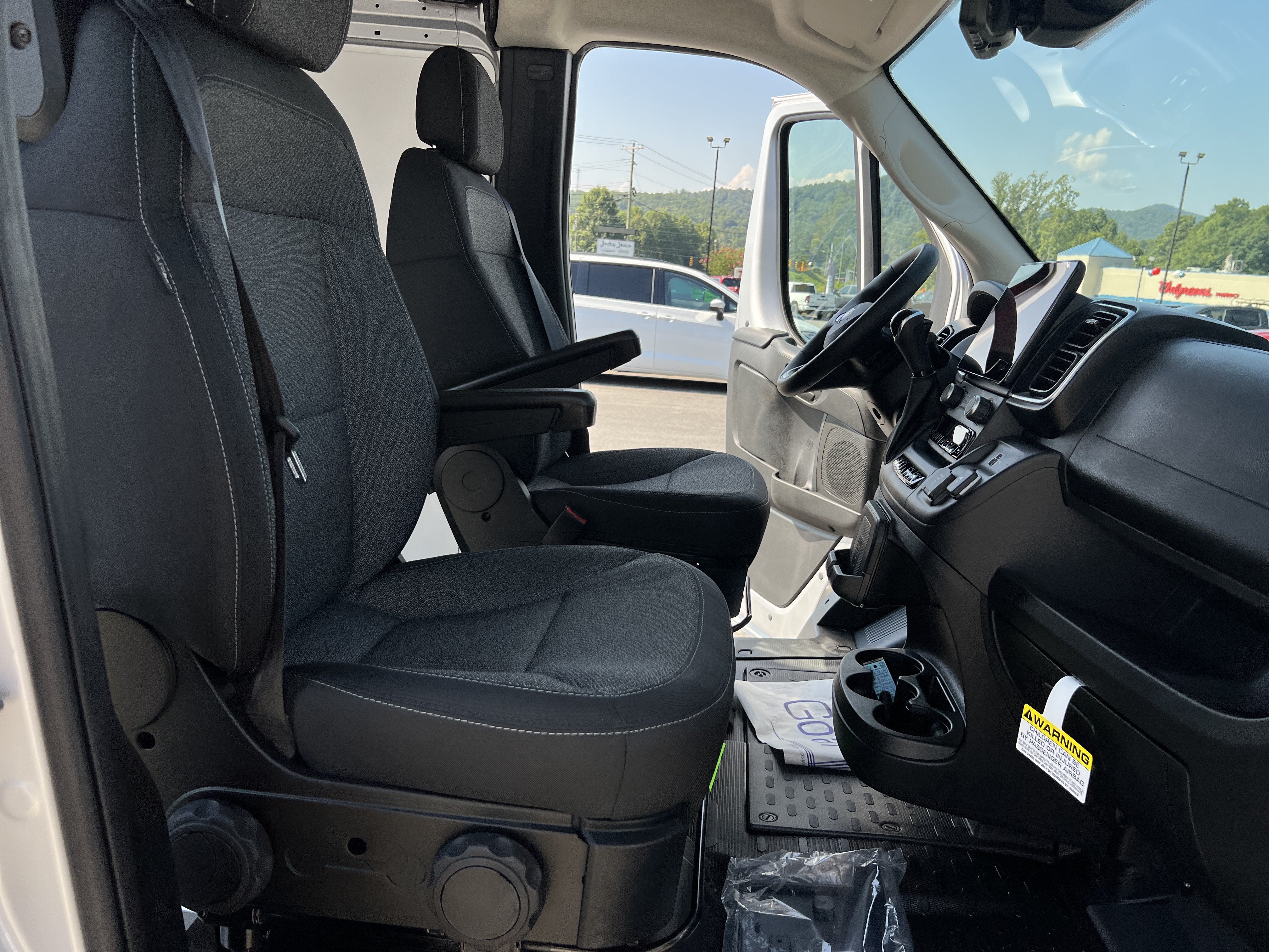 2026 RAM ProMaster Cargo Van SLT