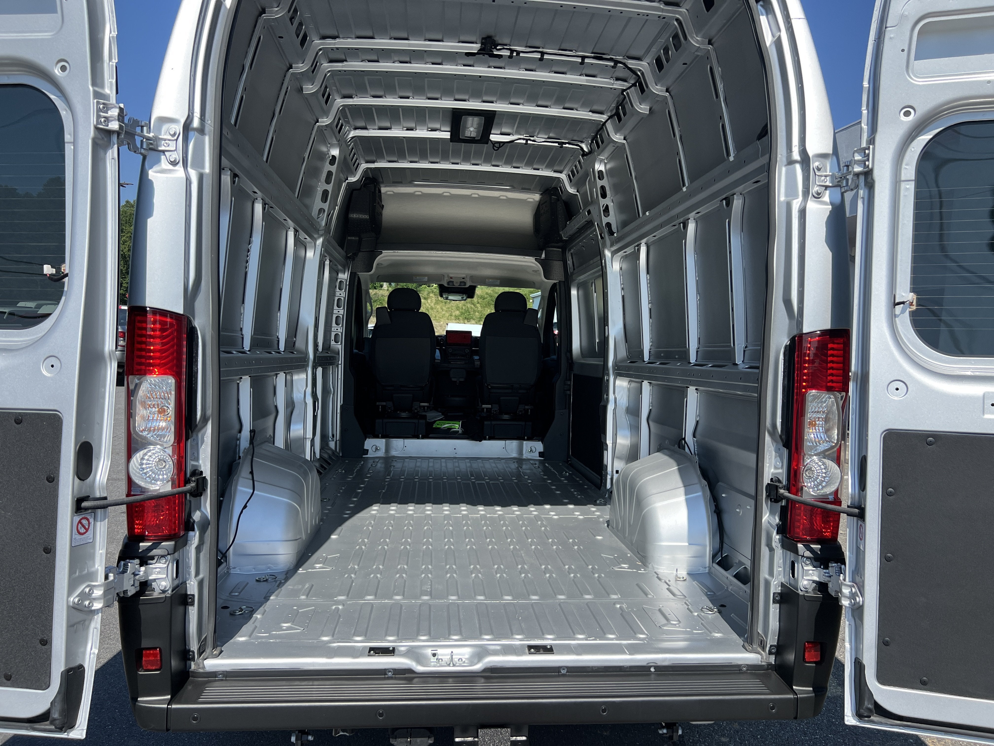 2026 RAM ProMaster Cargo Van SLT