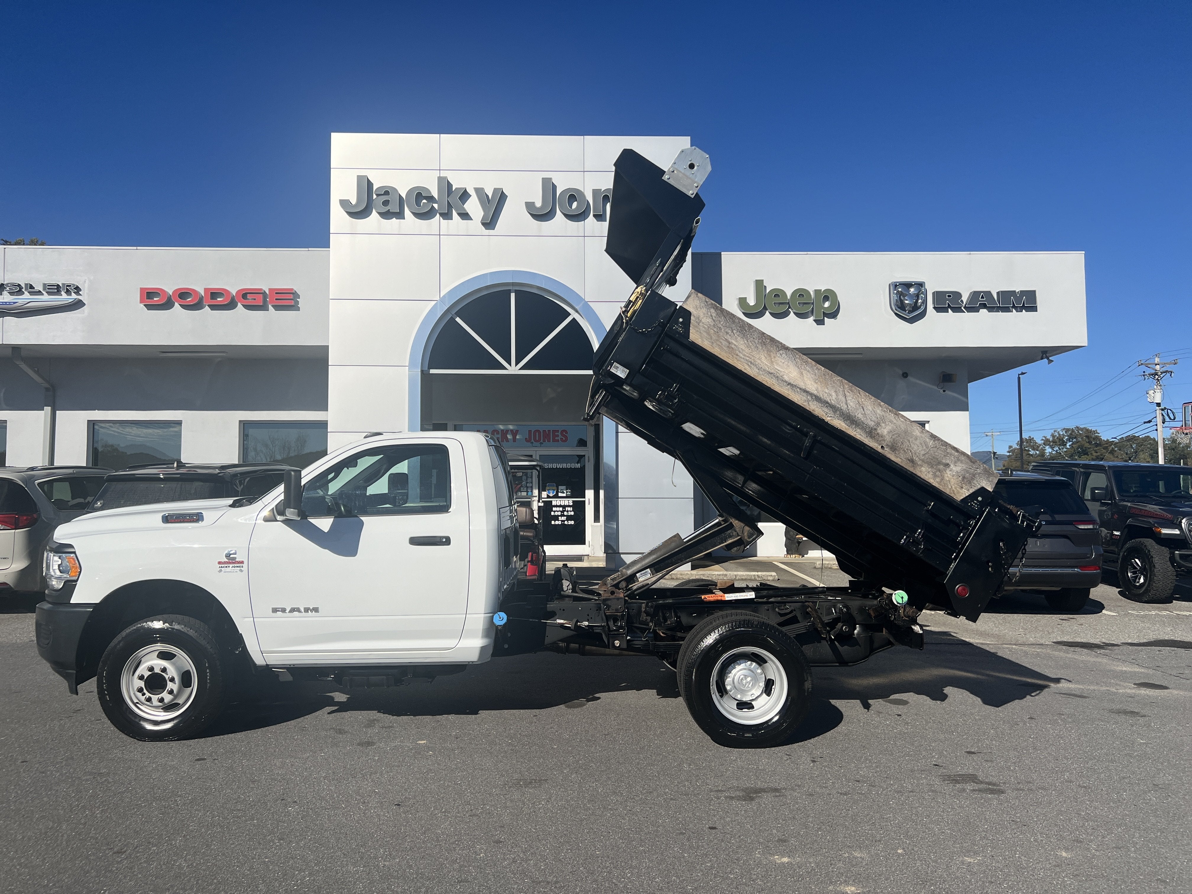 2022 RAM 3500 Chassis Cab Tradesman Dump Body