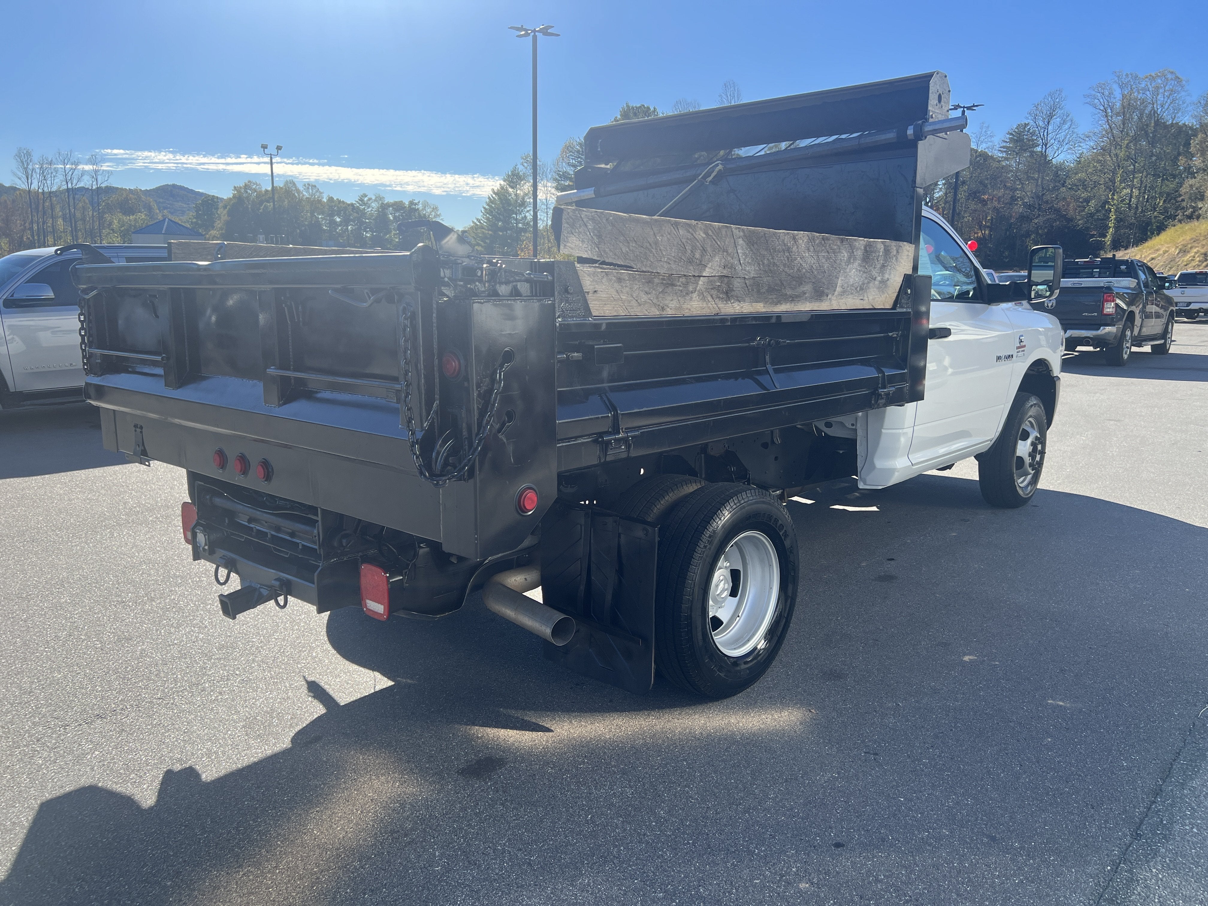 2022 RAM 3500 Chassis Cab Tradesman Dump Body