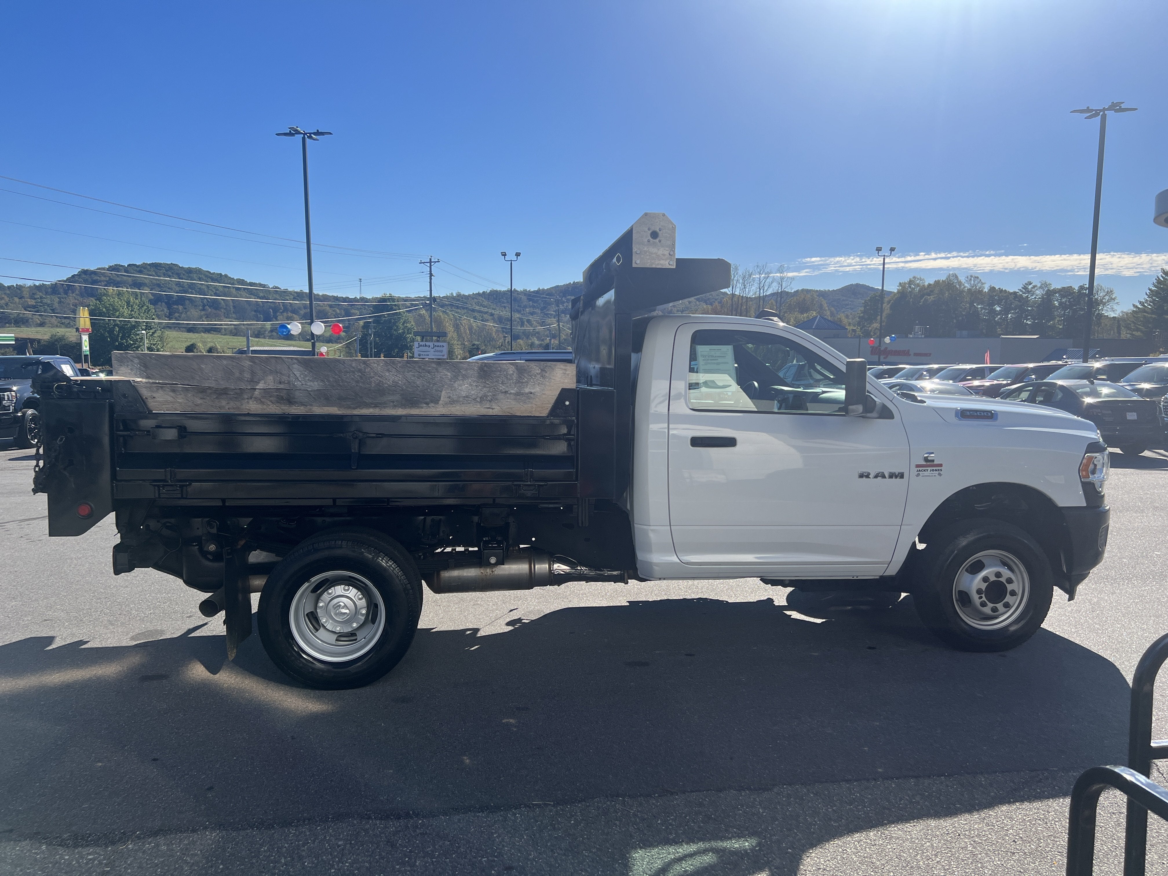 2022 RAM 3500 Chassis Cab Tradesman Dump Body