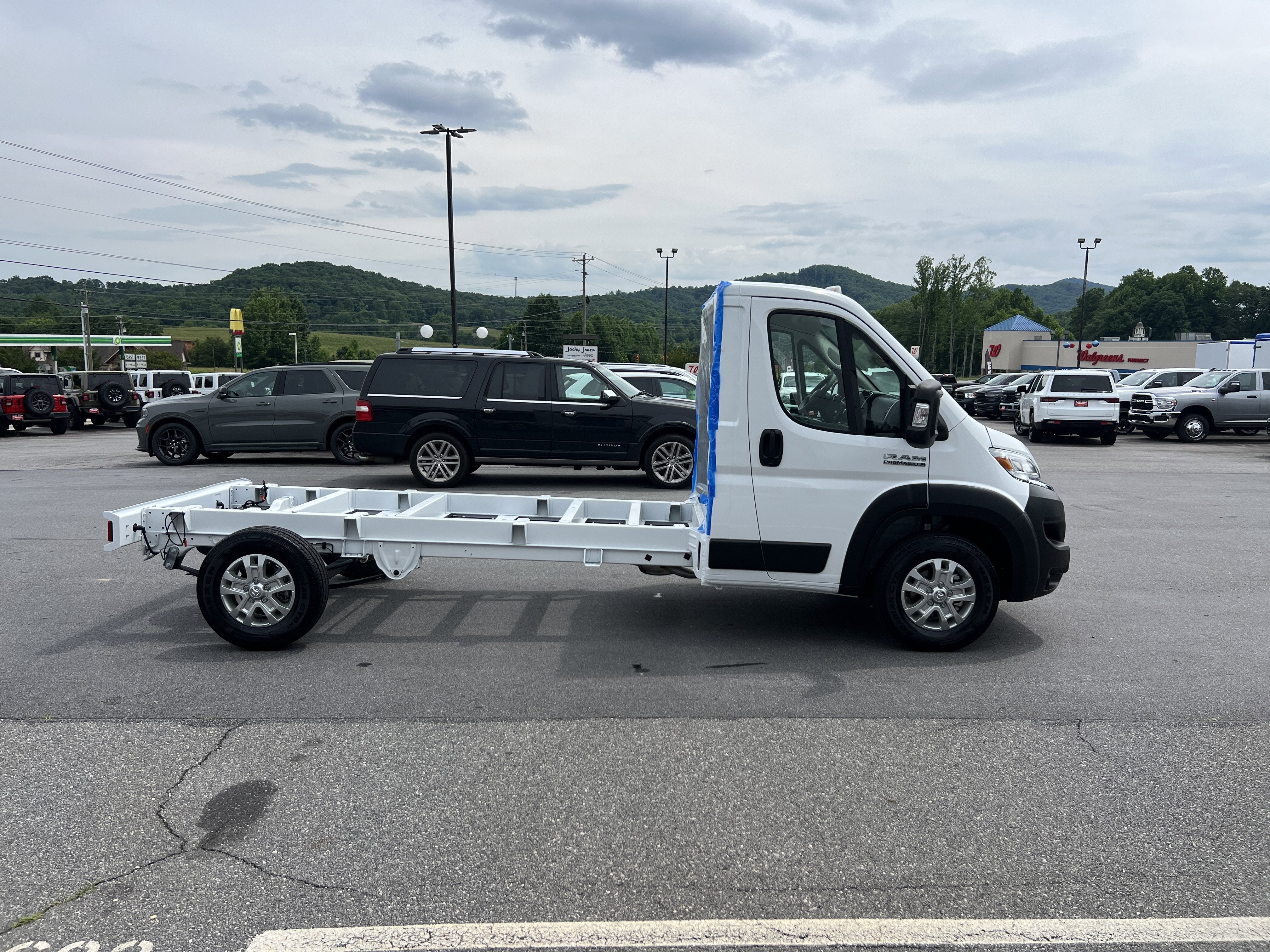 2025 RAM ProMaster Cutaway SLT
