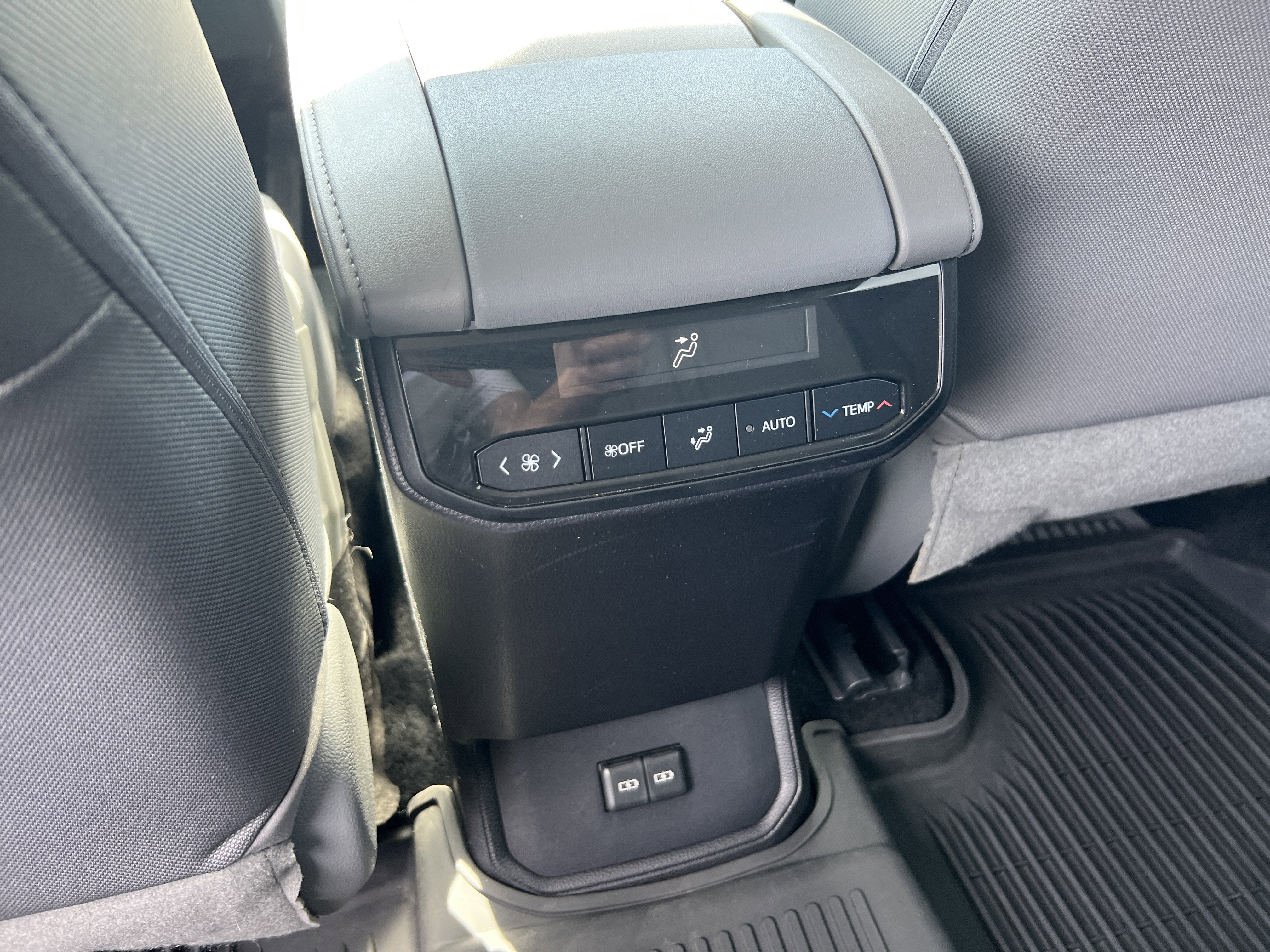 2022 Toyota Highlander Hybrid LE