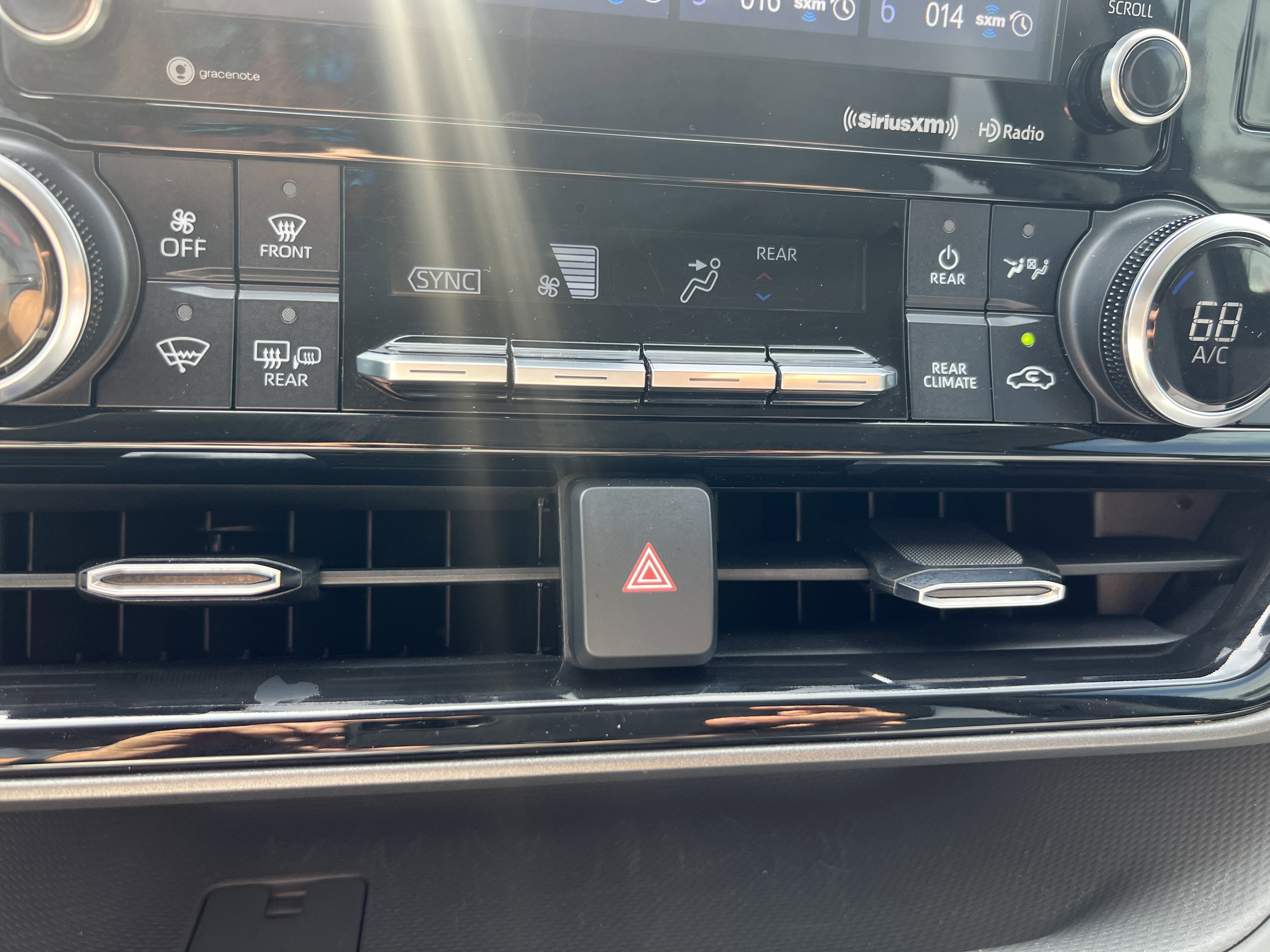 2022 Toyota Highlander Hybrid LE