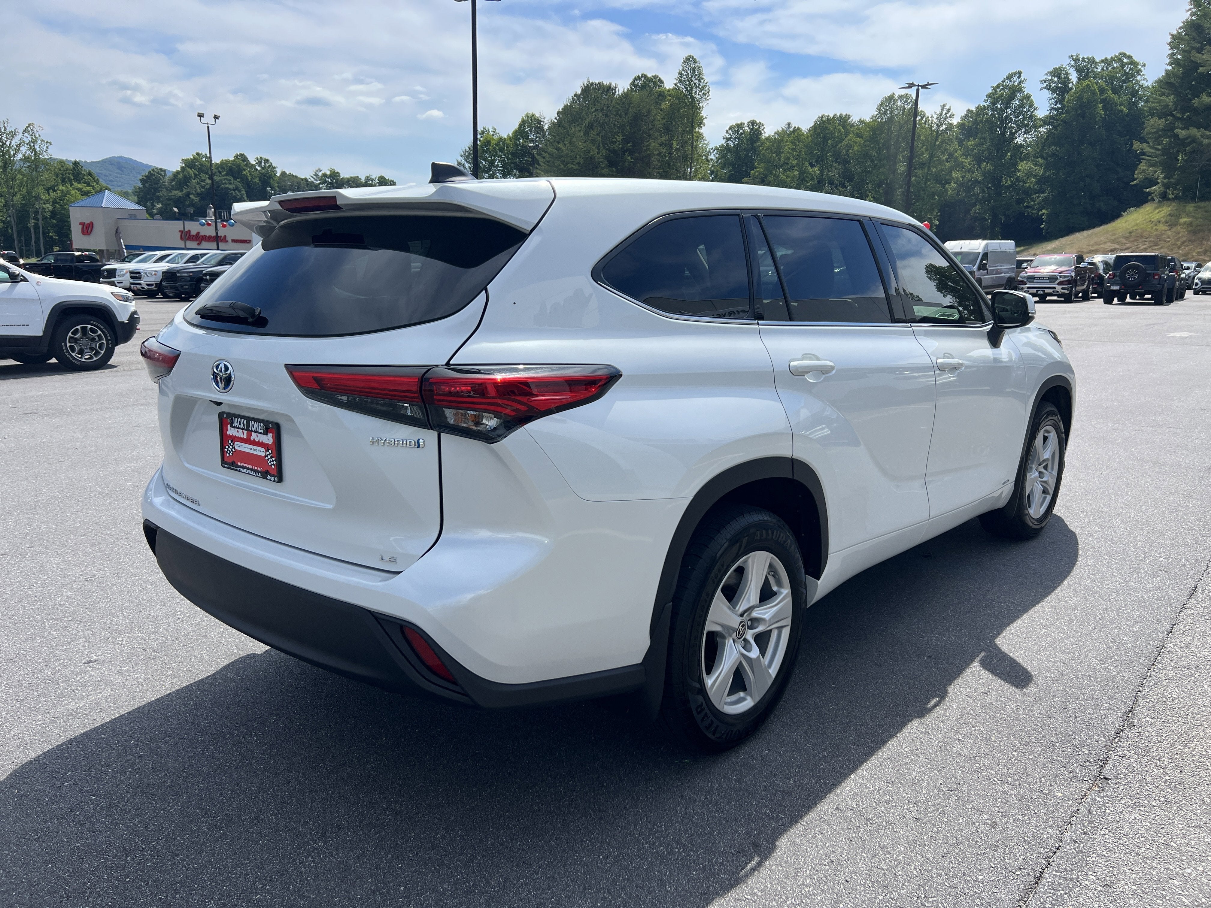 2022 Toyota Highlander Hybrid LE