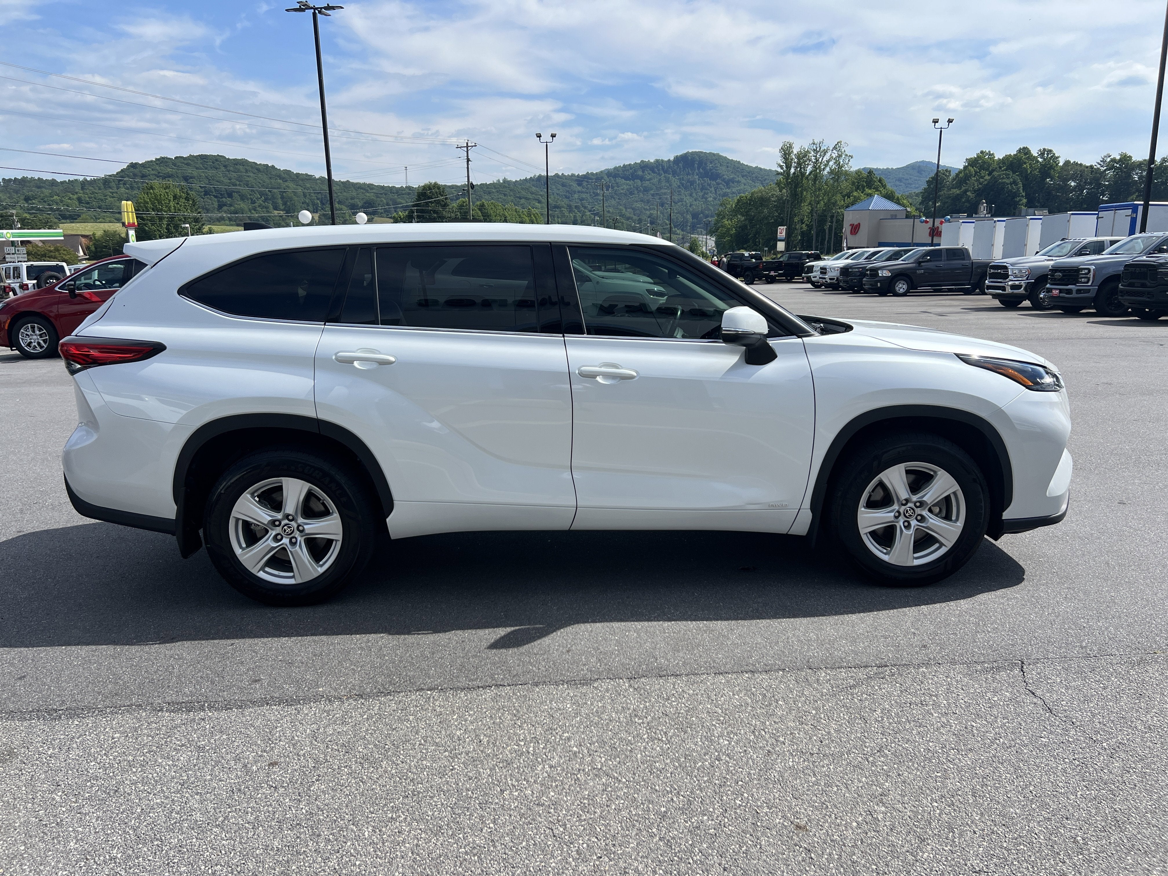 2022 Toyota Highlander Hybrid LE