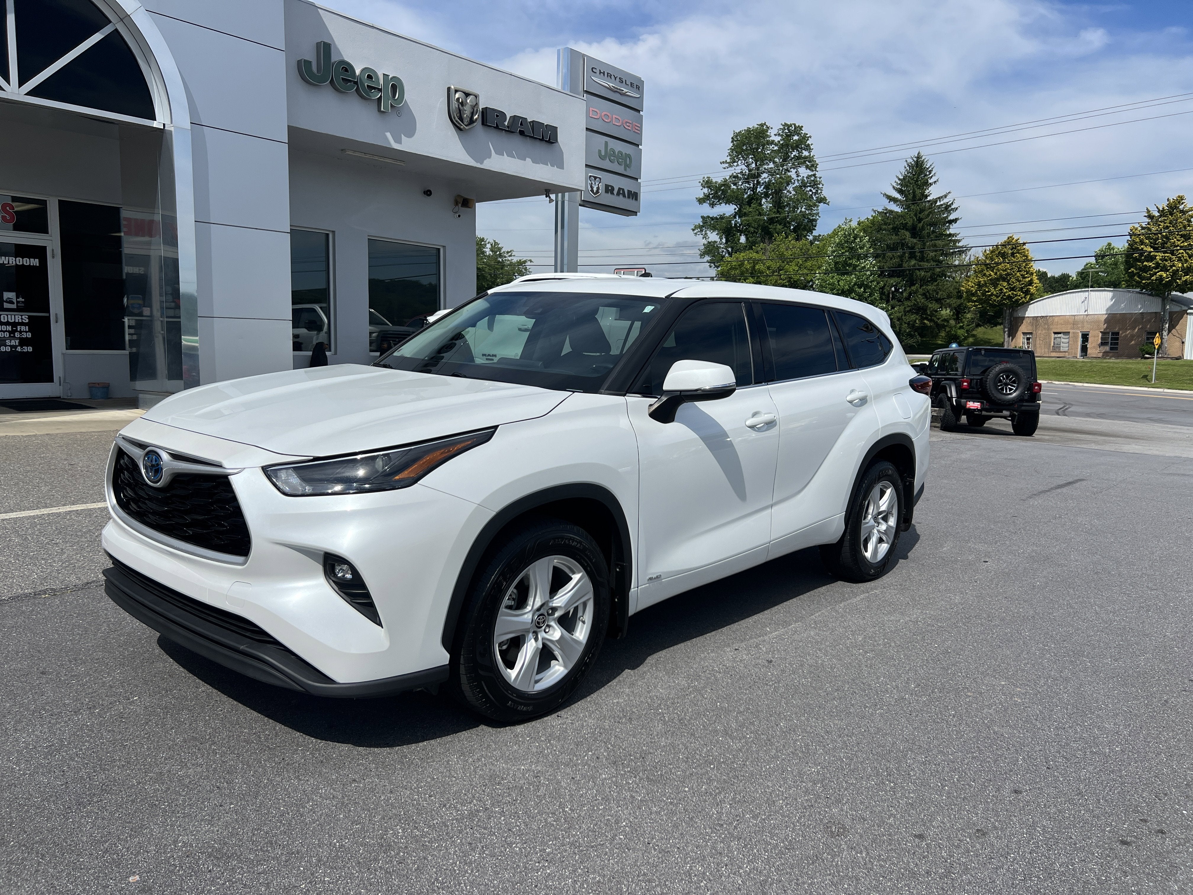2022 Toyota Highlander Hybrid LE