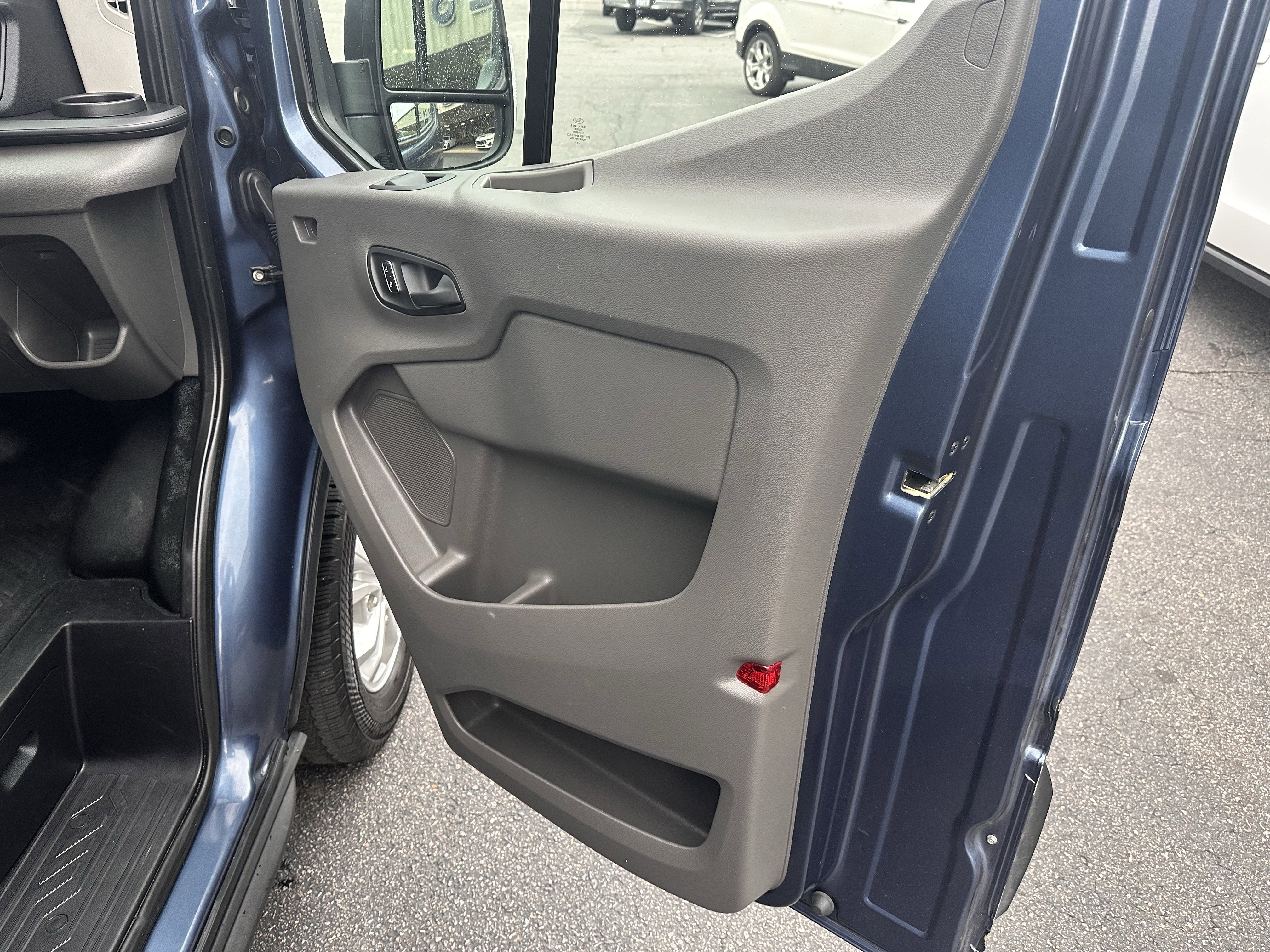 2025 Ford Transit MR Passenger Wagon XL