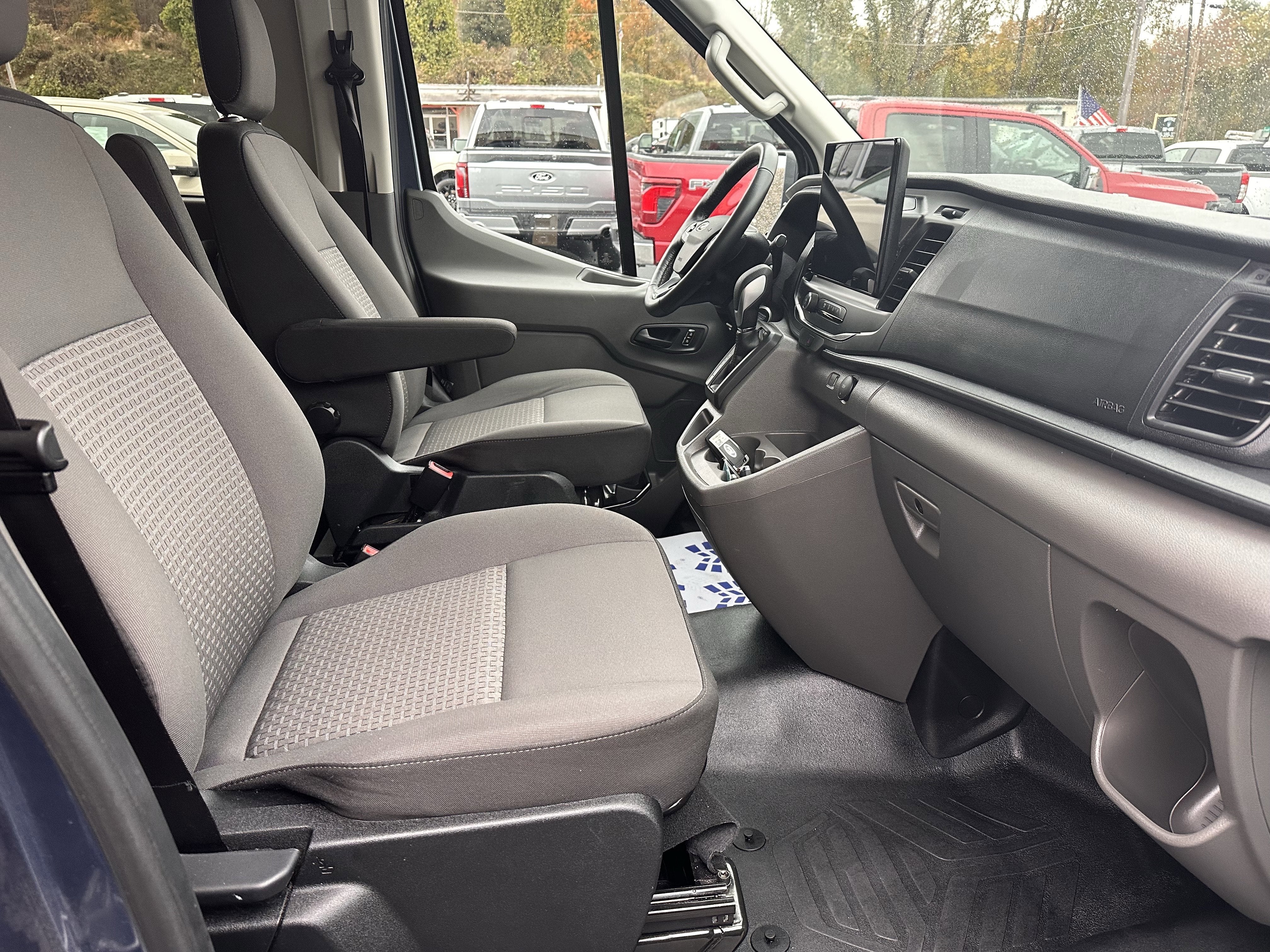 2025 Ford Transit MR Passenger Wagon XL