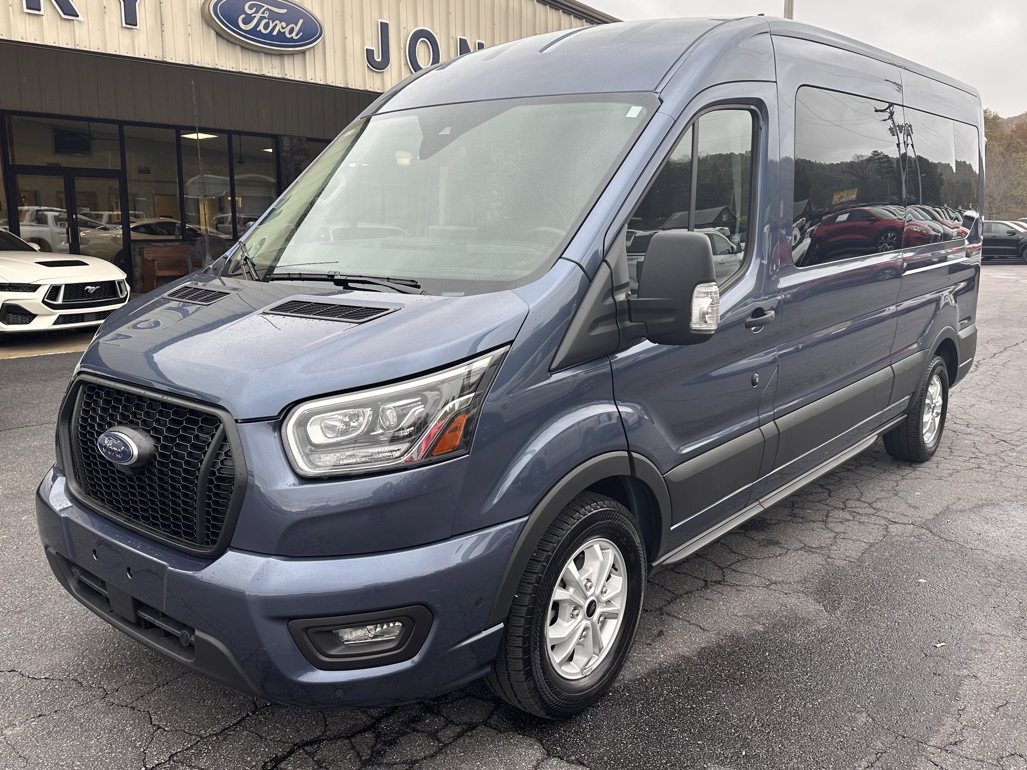 2025 Ford Transit MR Passenger Wagon XL