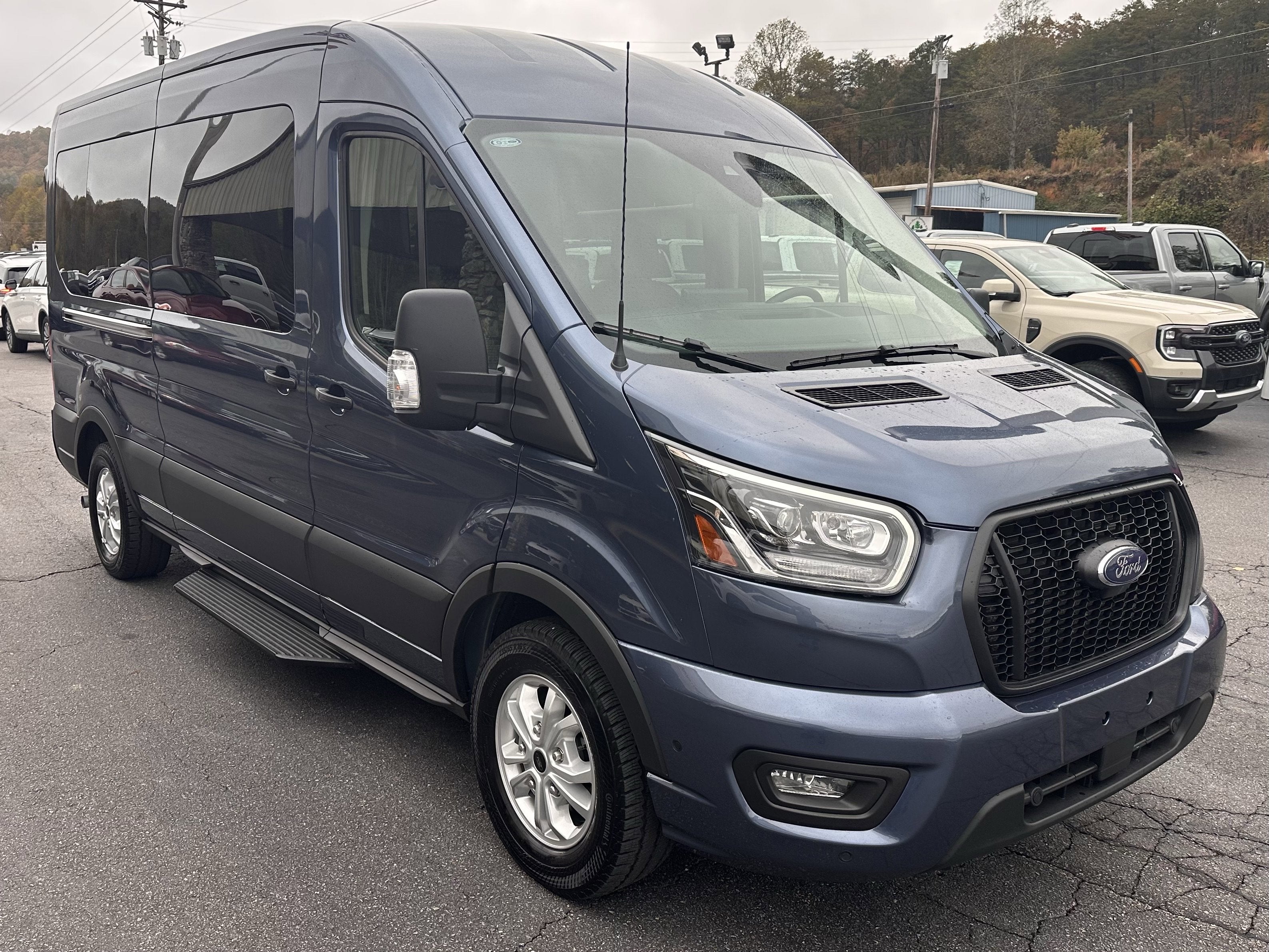 2025 Ford Transit MR Passenger Wagon XL